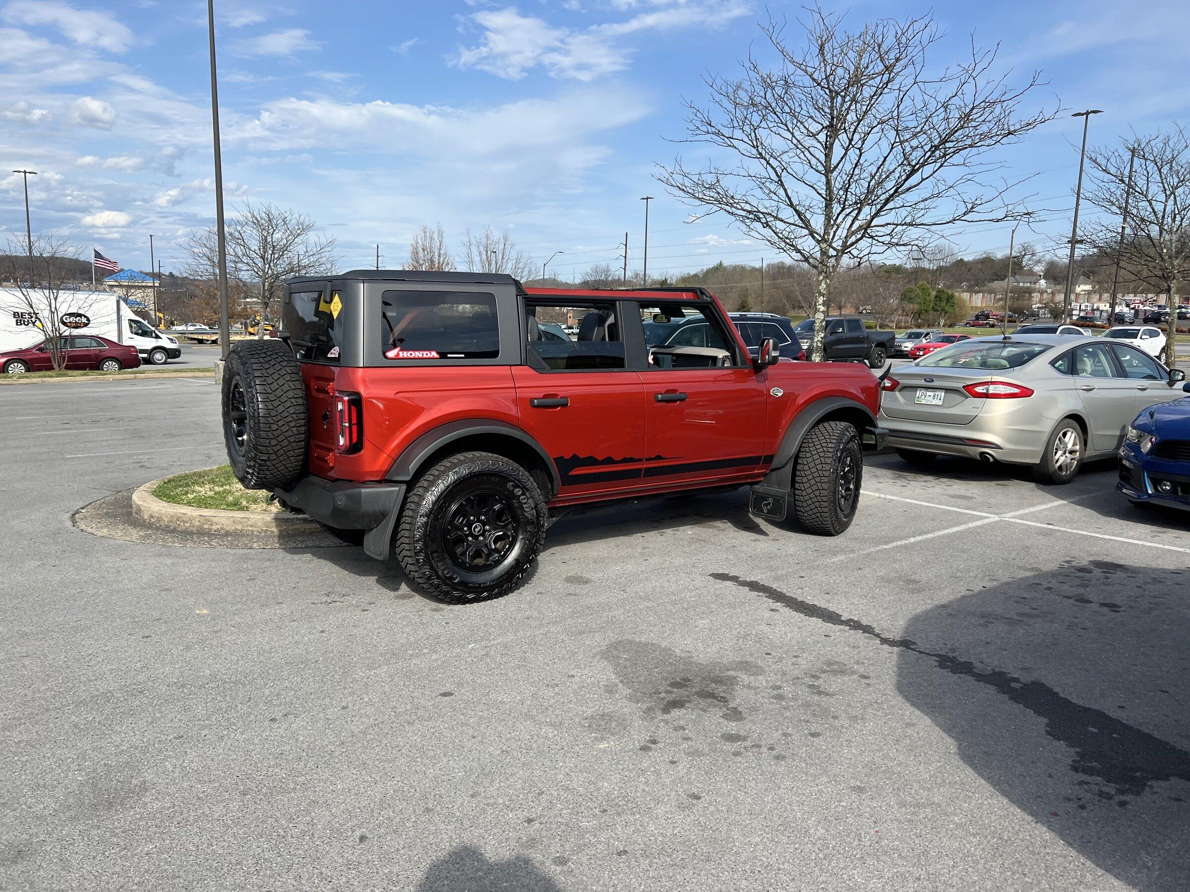 Ford Bronco Velocity Blue vs Hot Pepper Red 6EE08AF2-400D-478C-AB61-1515A8E6B61A