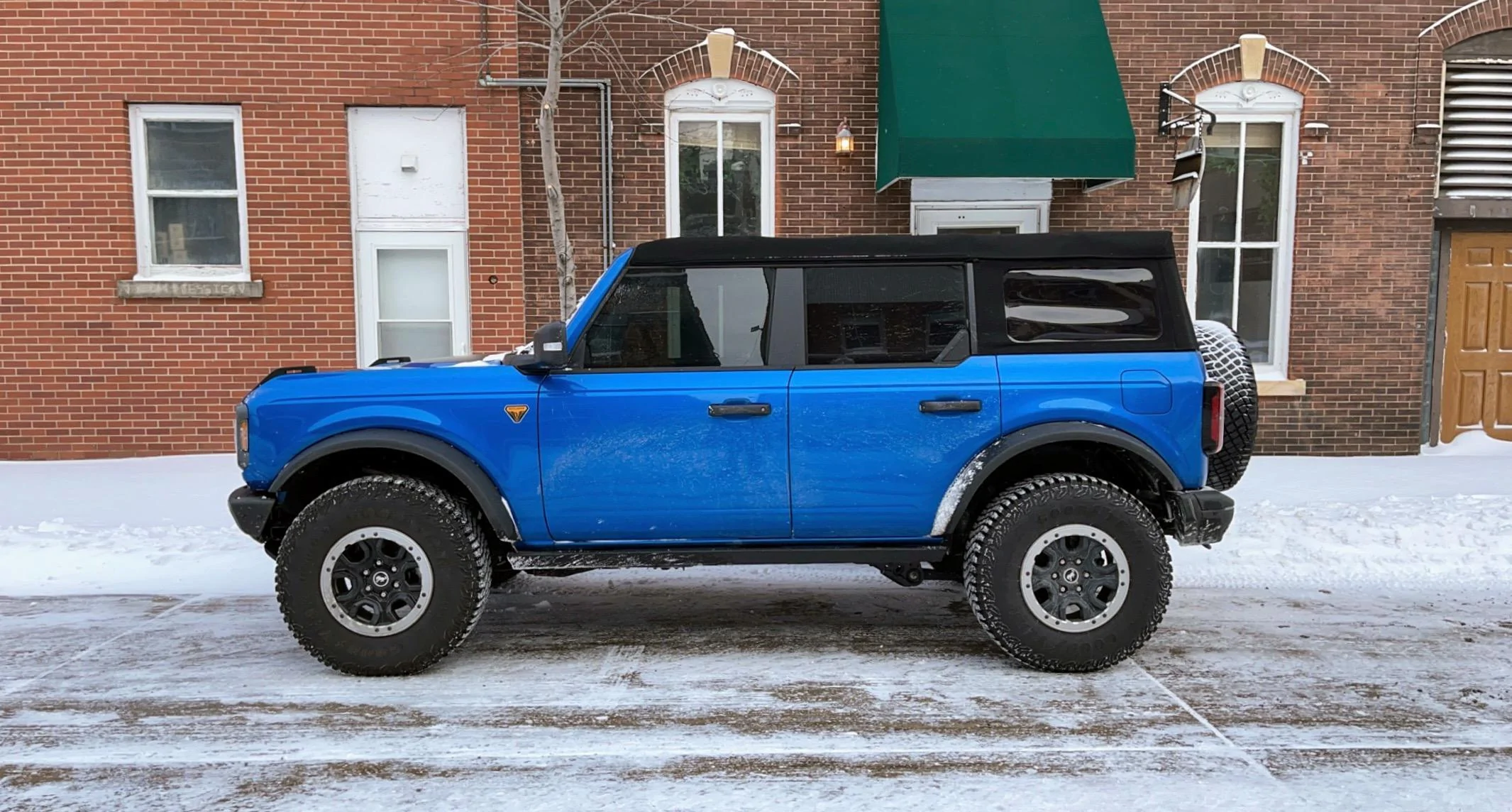 Ford Bronco Velocity Blue vs Hot Pepper Red 4C7CE22B-C348-4296-9DA1-D1F4BFC827BA