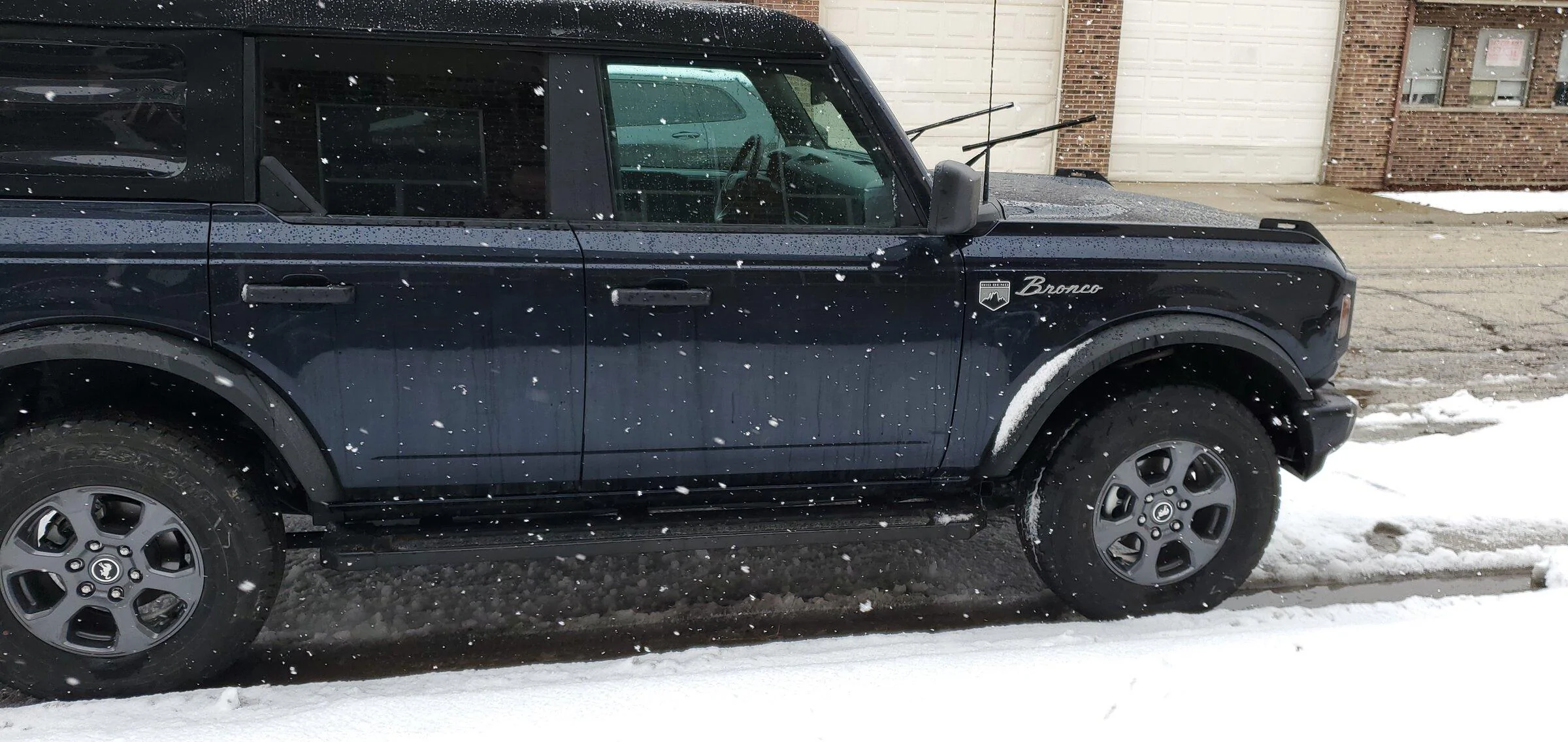 Ford Bronco ANTIMATTER BLUE Bronco Club 20220307_100105