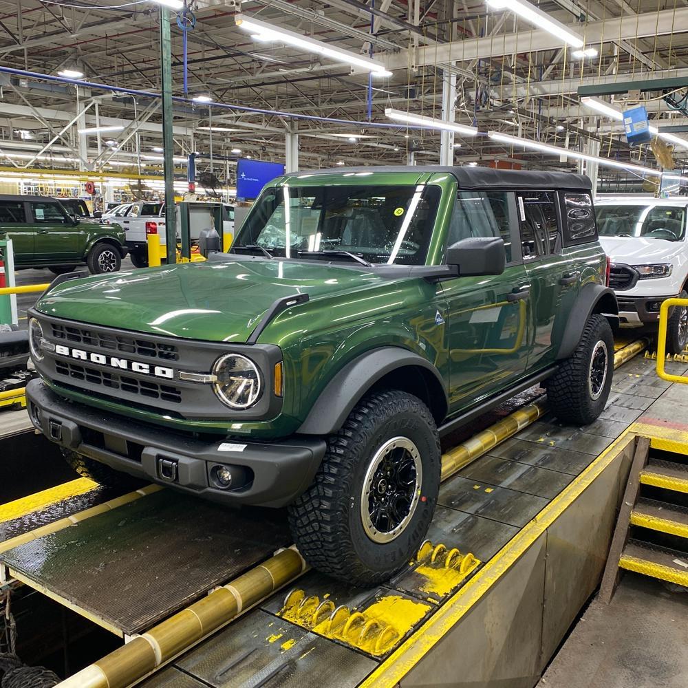 Ford Bronco Never got your assembly line photo?  Maybe someone has a match! IMG_7557.JPG