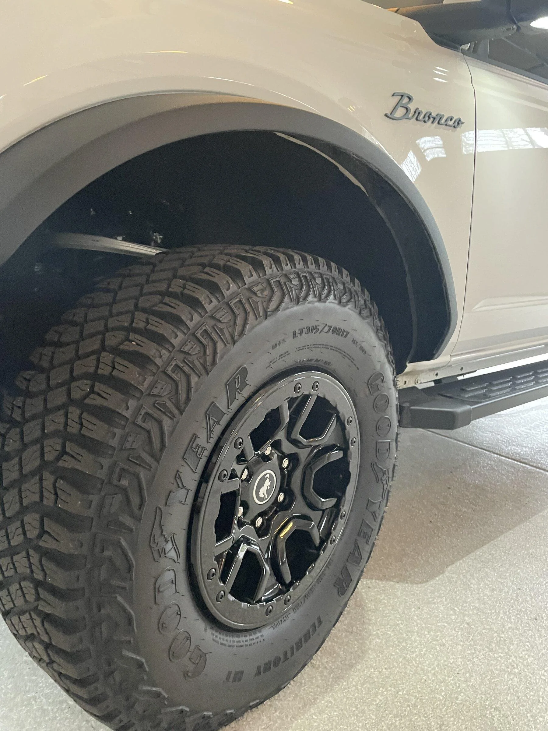 Ford Bronco Wildtrak Wheels & Tires 002845F7-8040-44AC-8CCA-C744ABC46280