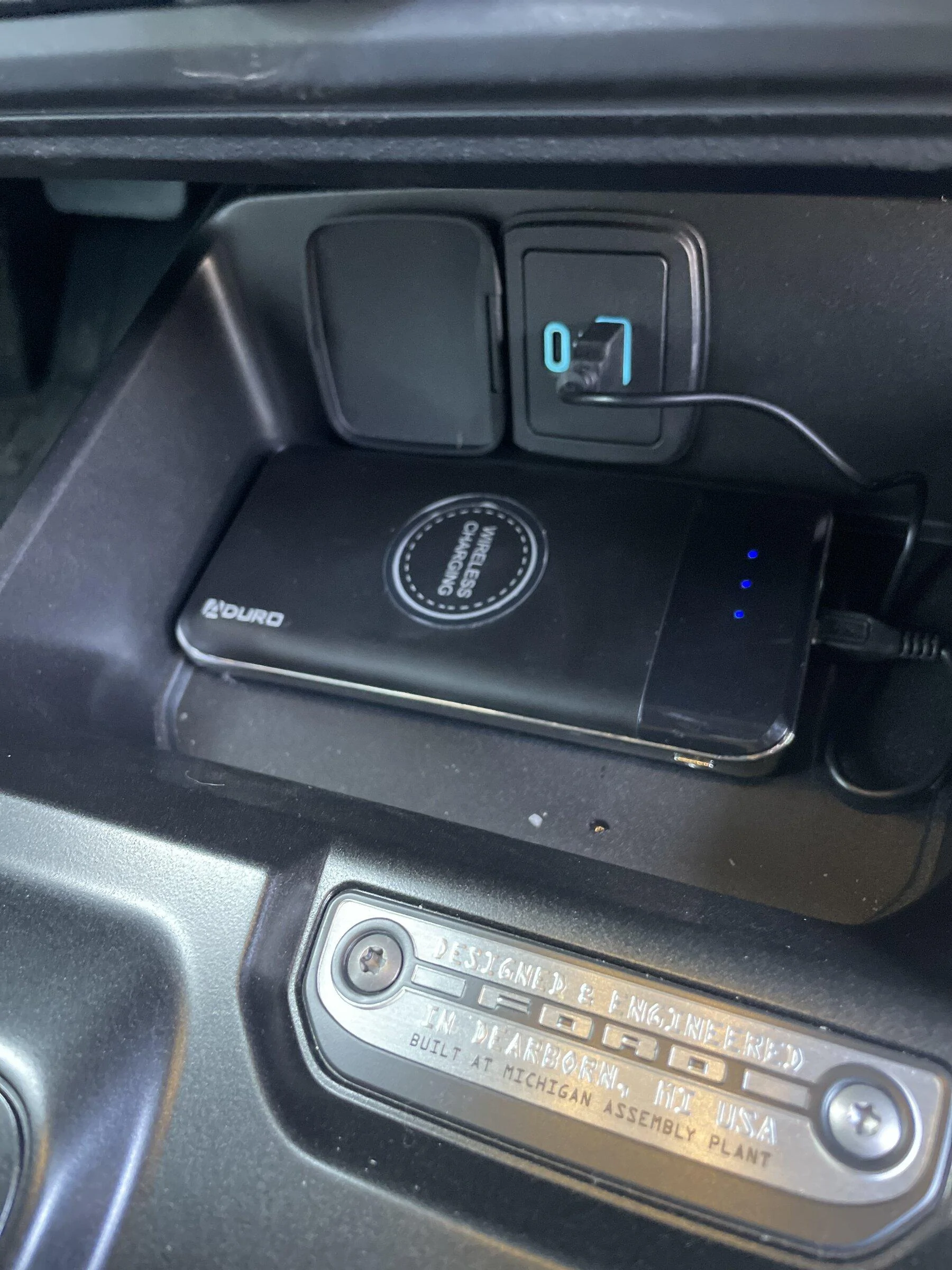 Ford Bronco Cheap B*d charging pad mod A825A6C3-D0C8-4751-BDA9-483EB15CDA75