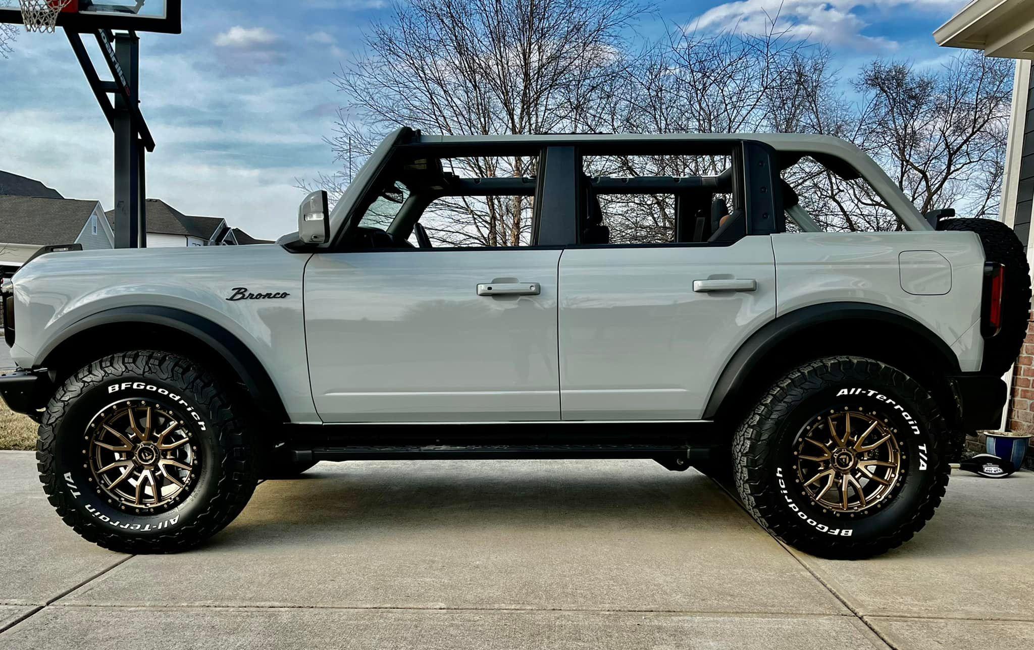 Bronco 4.jpg