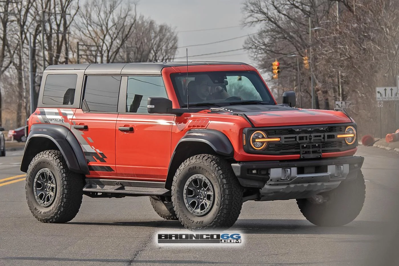 Ford Bronco Bronco Raptor's Upgraded Graphics Package Spied bronco-raptor-graphics-package-spied-3