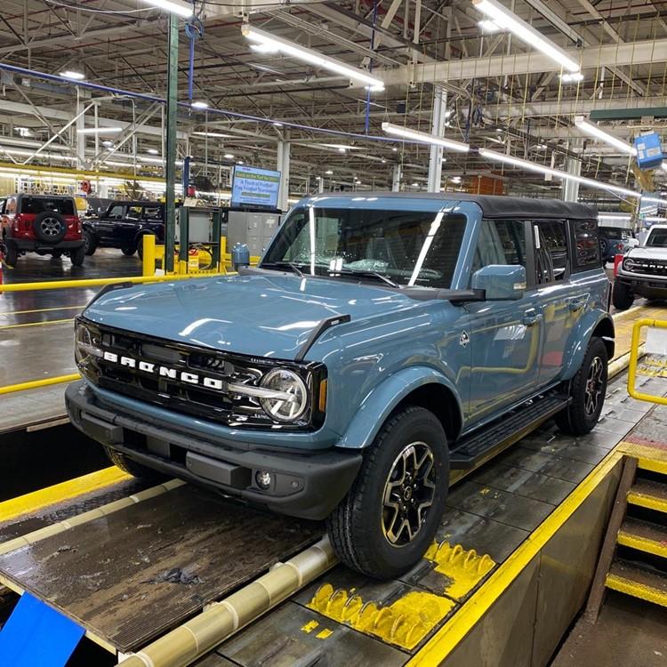 Ford Bronco Never got your assembly line photo?  Maybe someone has a match! BroncoFactoryPhoto