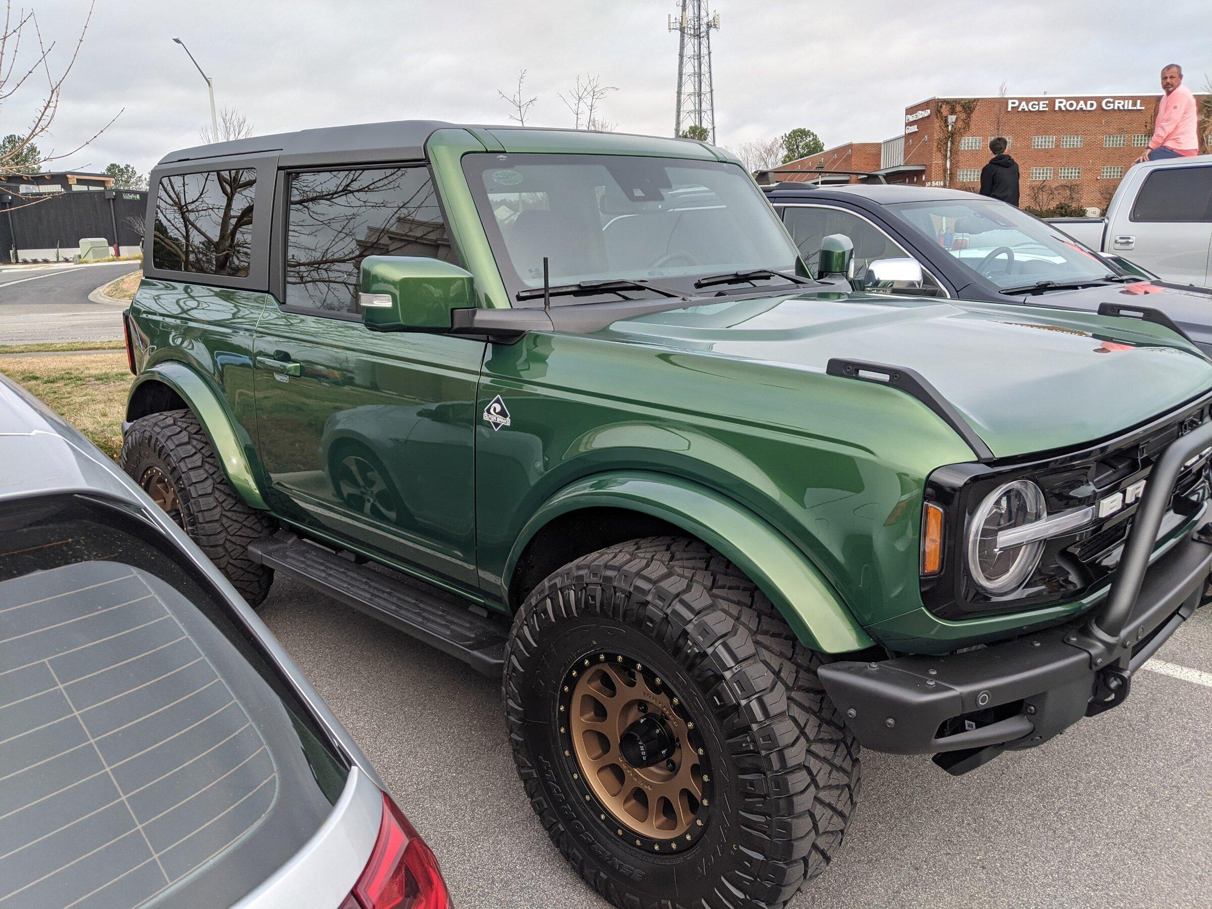 Ford Bronco ERUPTION GREEN Bronco Club 2B823F23-B2F3-4AB6-A71D-EC23470D7F6F