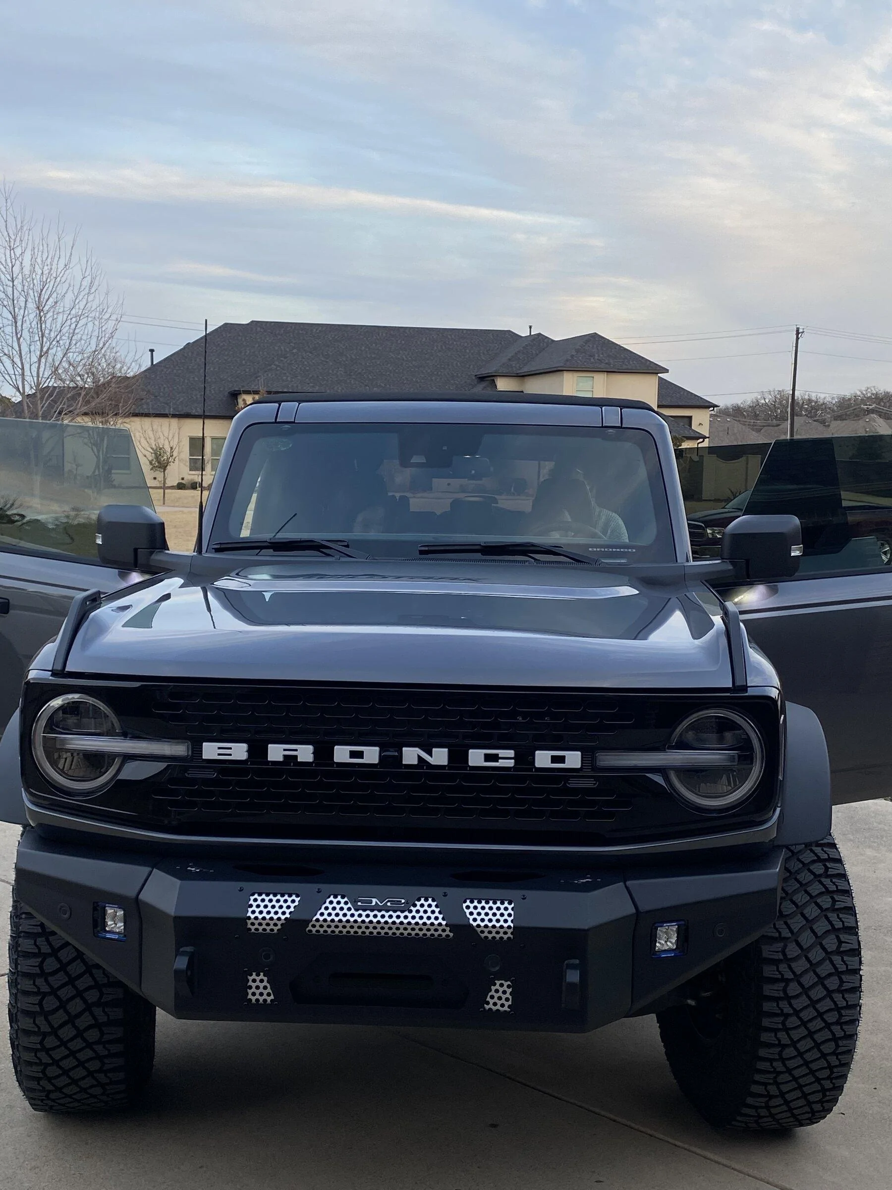 Ford Bronco CARBONIZED GRAY Bronco Club F2CE531F-47C3-4D3E-A40C-A366FF916D02