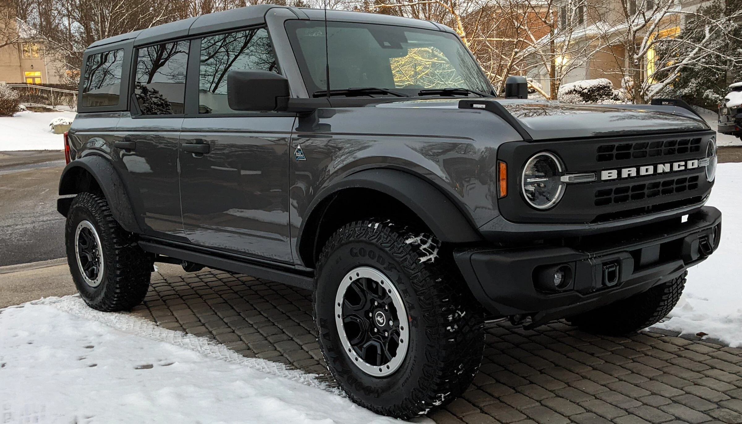 Ford Bronco CARBONIZED GRAY Bronco Club PXL_20220312_232912239.NIGHT~2