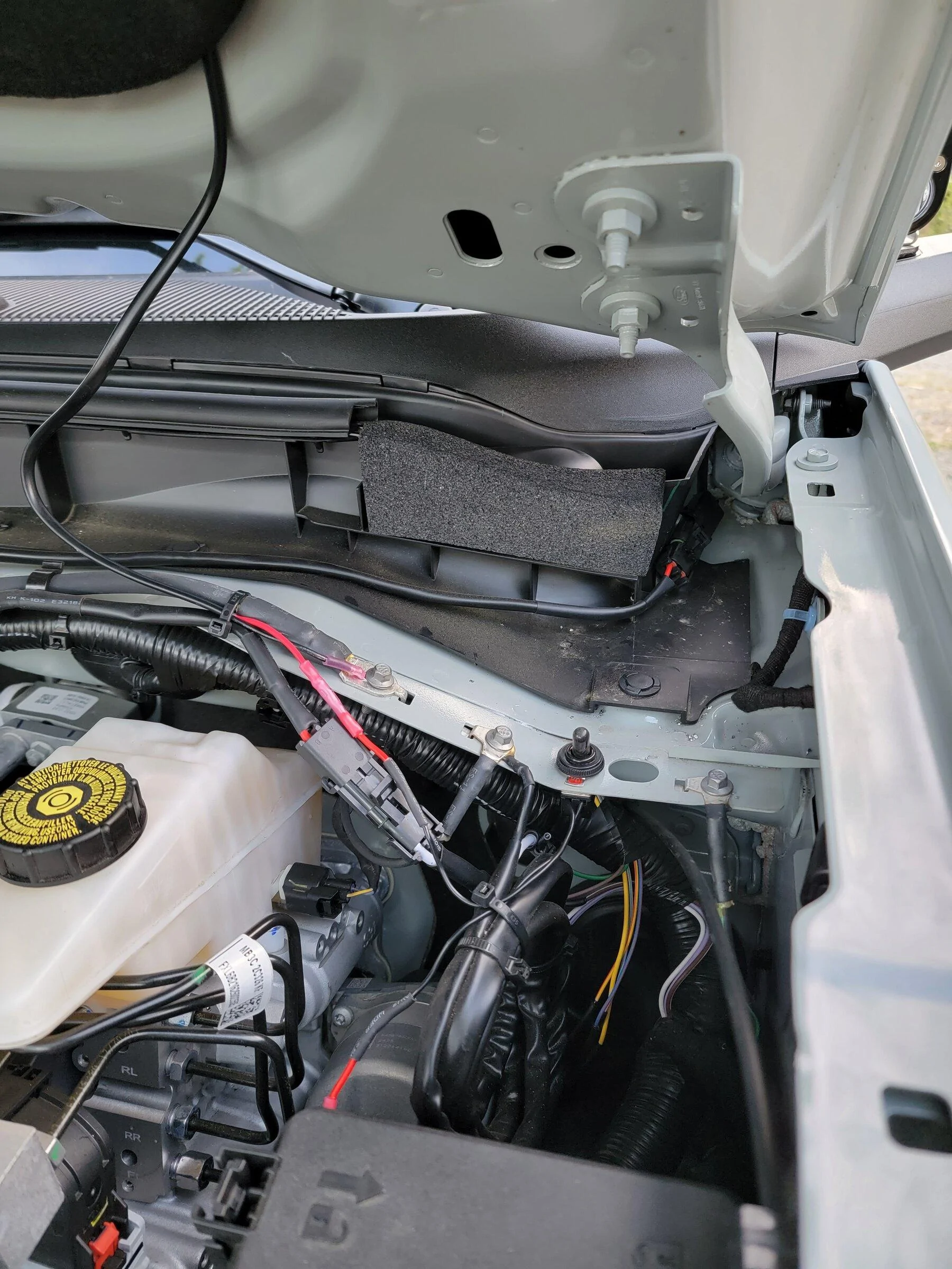 Ford Bronco Where's the underhood light??? 20220313_175735