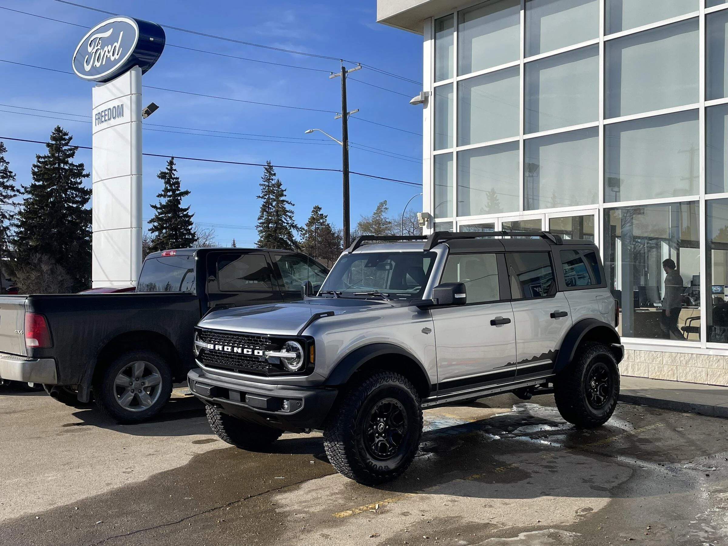 Ford Bronco ICONIC SILVER Bronco Club C785263E-BB75-4EFC-84C1-C3B6329A7459