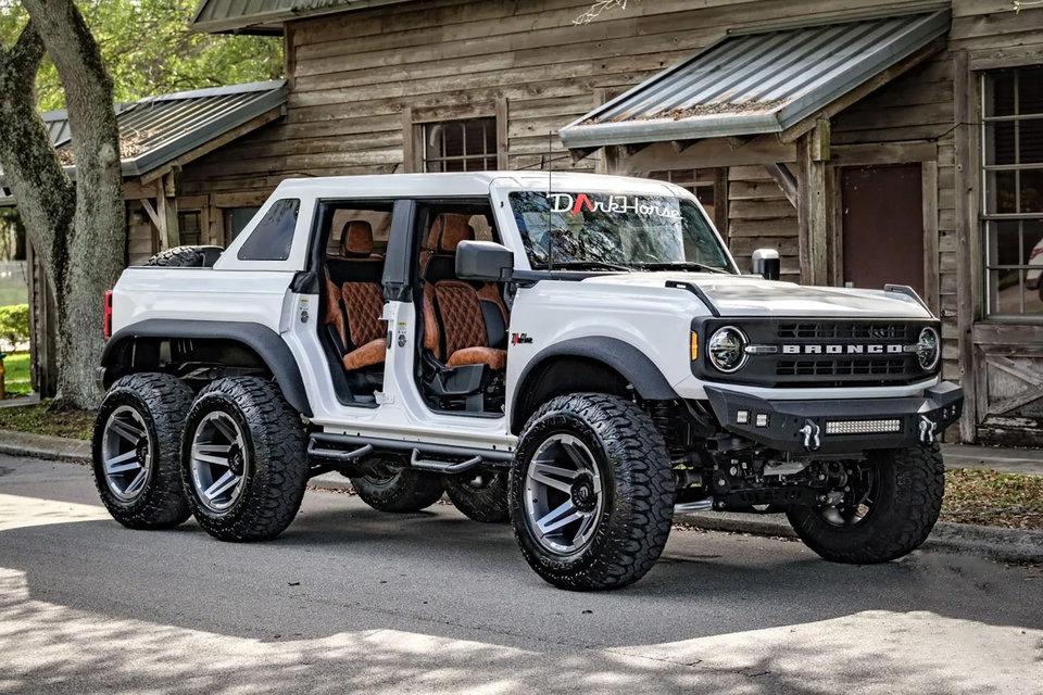 Ford Bronco 6X6 Apocalypse Bronco ima
