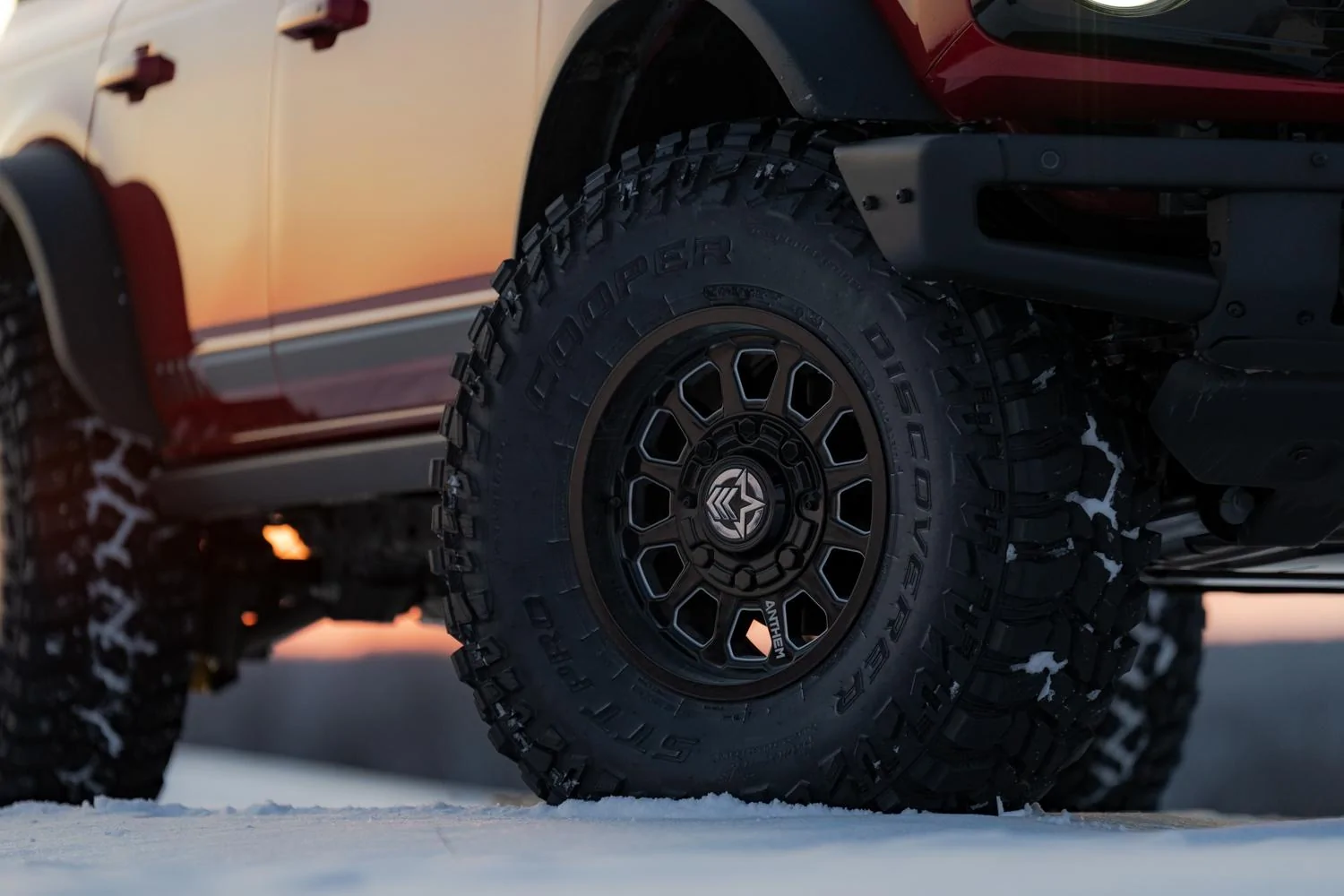 Ford Bronco Rapid Red FE on 37s with RPG Perch Collars. No rub A1B09172