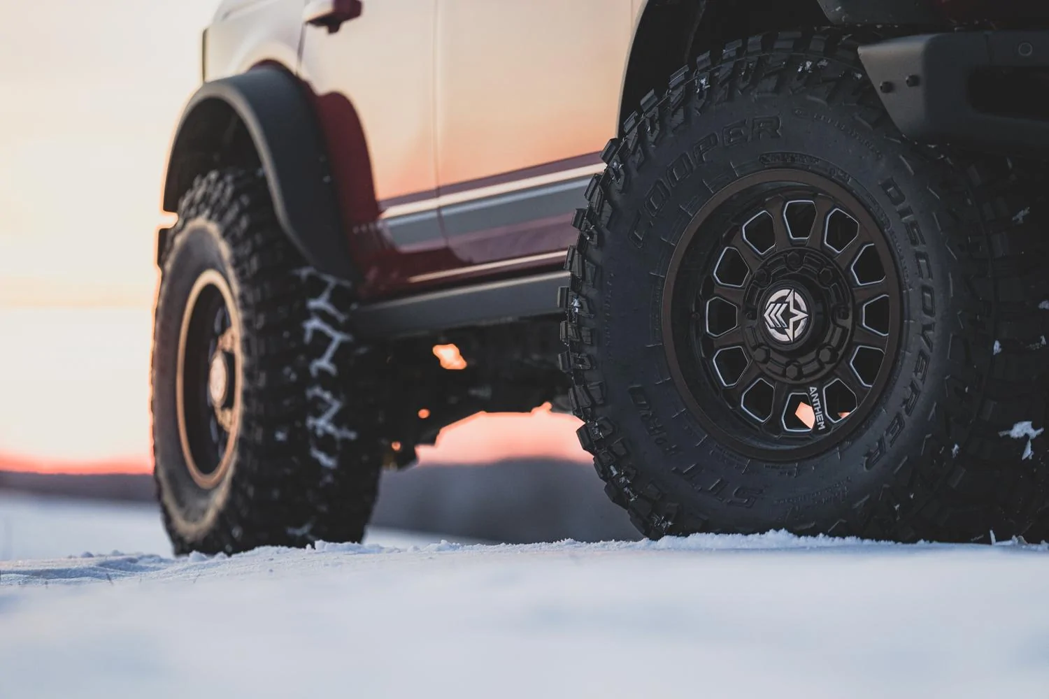 Ford Bronco Rapid Red FE on 37s with RPG Perch Collars. No rub A1B09192