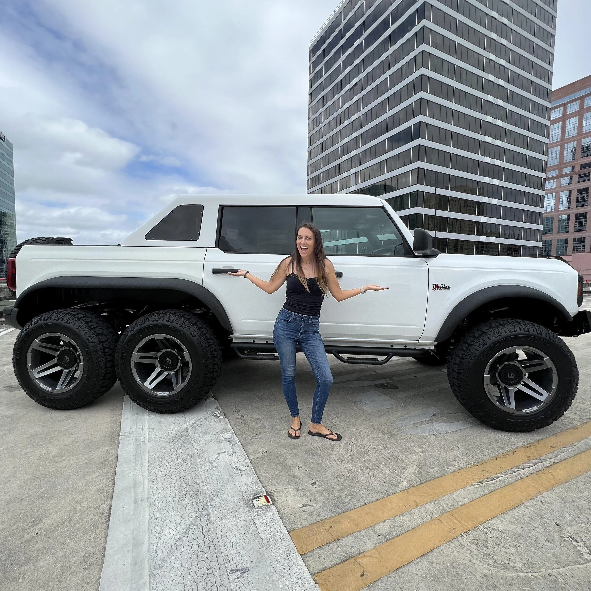 Ford Bronco 6X6 Apocalypse Bronco EF8B40AA-1BD7-4F6E-ACA9-714A5C3F6A95