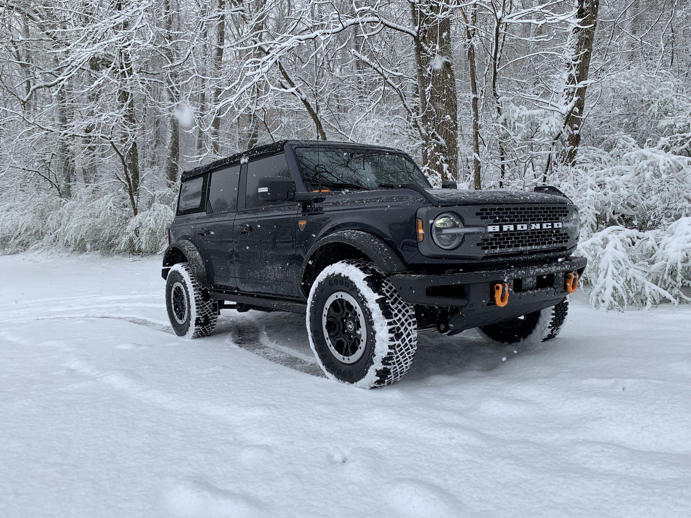 Ford Bronco ANTIMATTER BLUE Bronco Club EDCA9C6A-3B2A-4D3B-A3C3-6EE0D1B53344