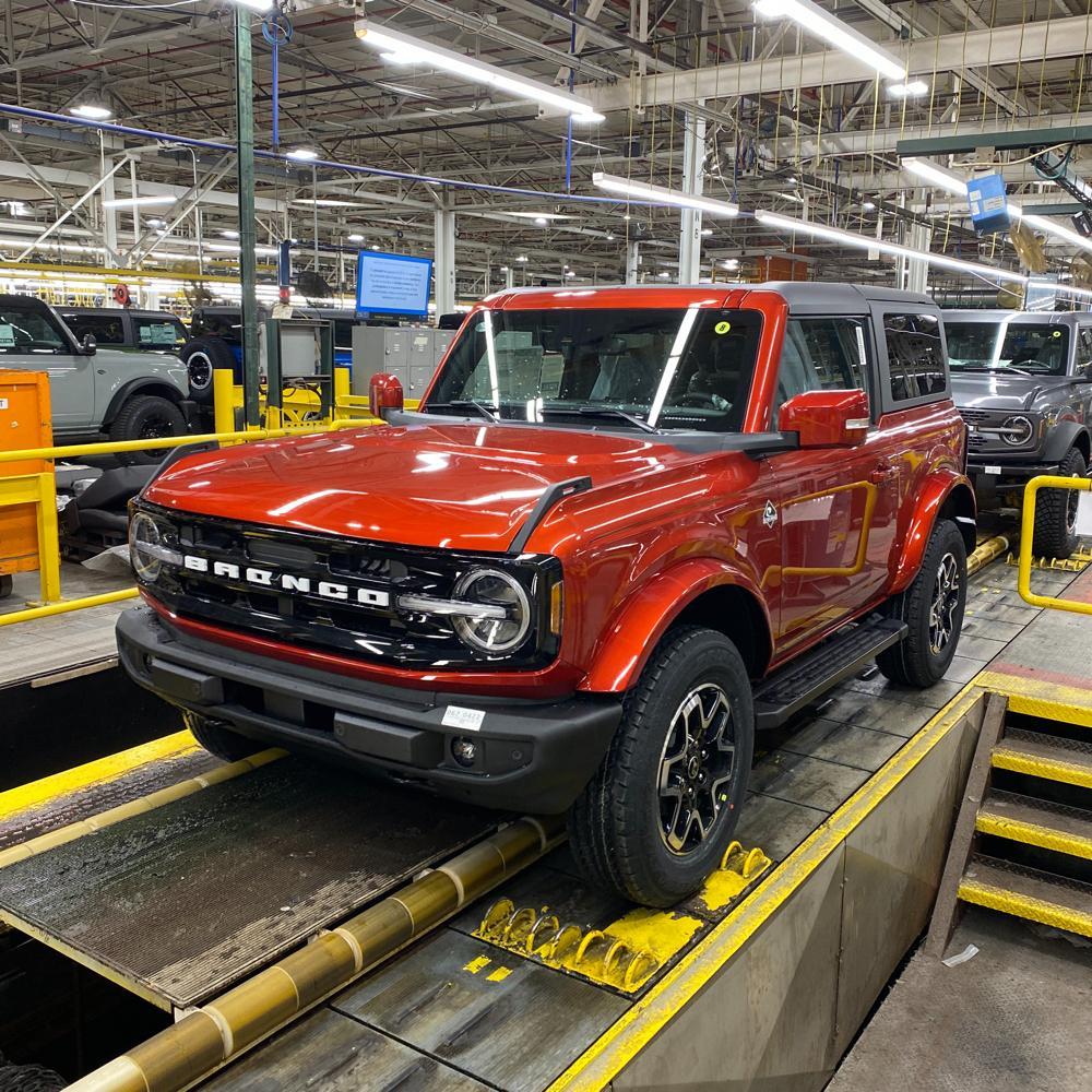 Ford Bronco HOT PEPPER RED Bronco Club image (1)