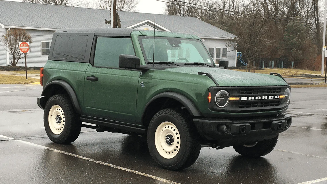 Ford Bronco ERUPTION GREEN Bronco Club 47FC75AC-EE04-4A0A-8C9A-0A3D80D071F4