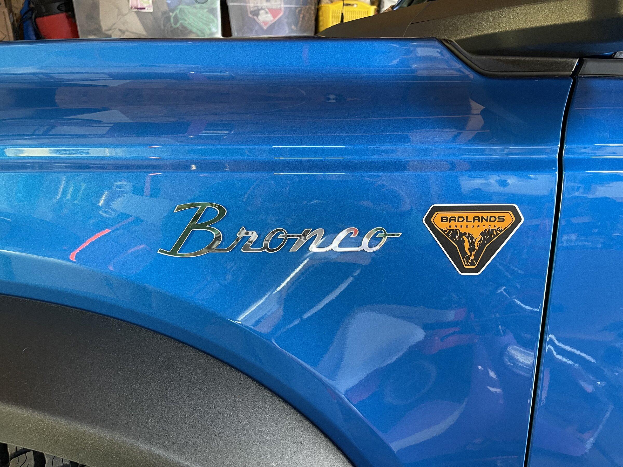 Ford Bronco Bronco Script Fender Emblem F589A8F6-EF83-4AC1-AB87-97A771F80210