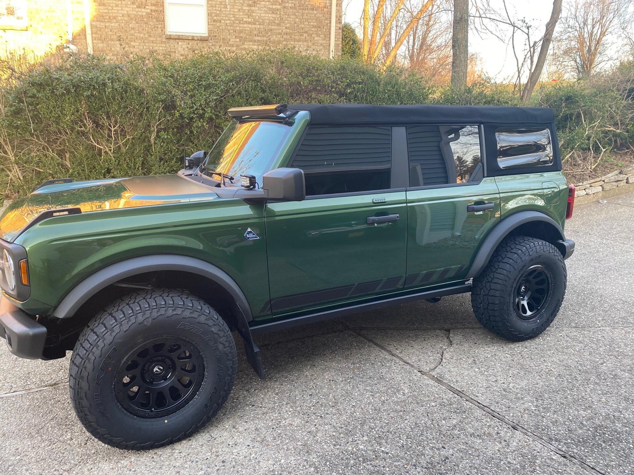 Ford Bronco ERUPTION GREEN Bronco Club side