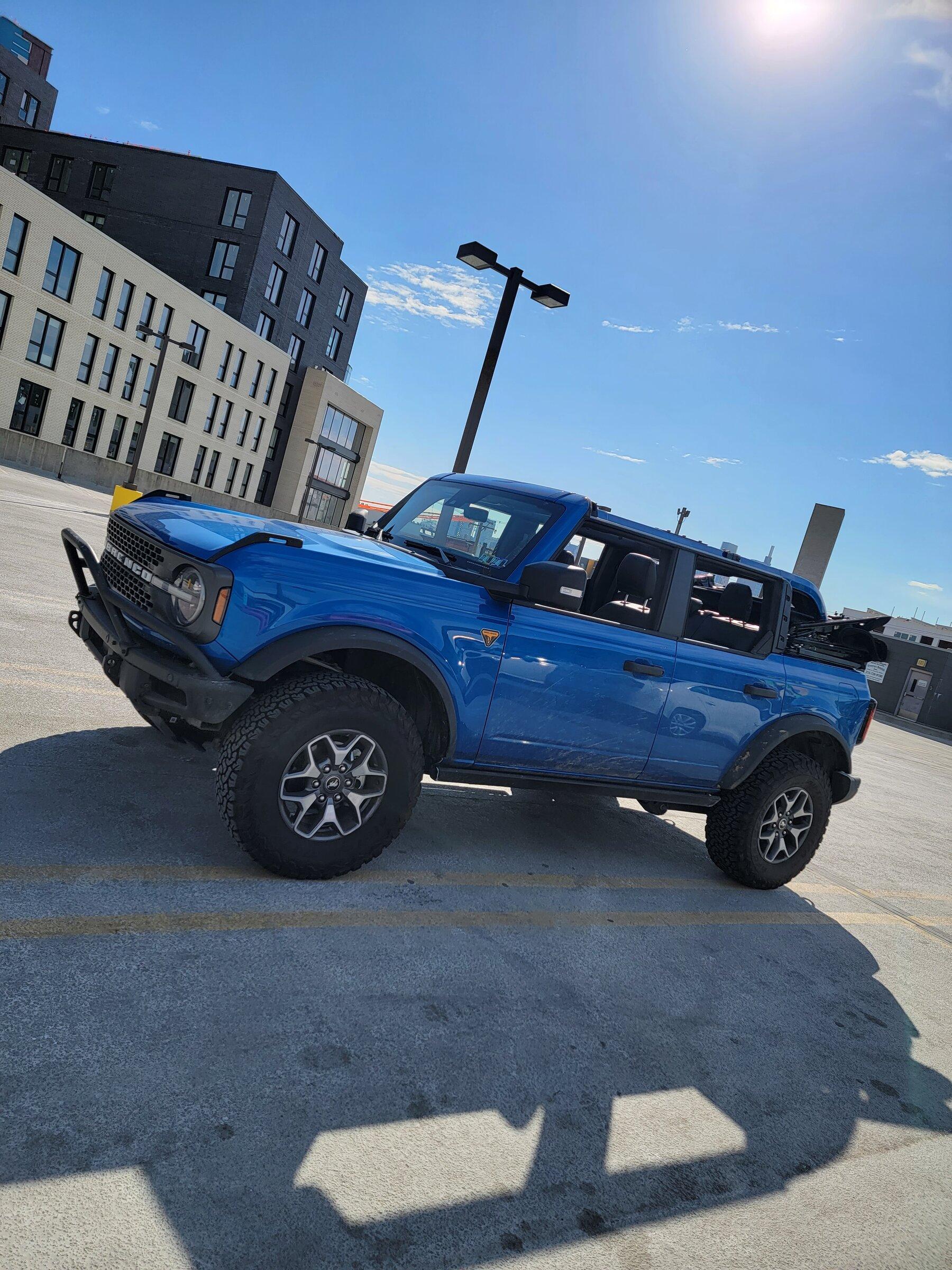 Ford Bronco VELOCITY BLUE Bronco Club 20220315_155402