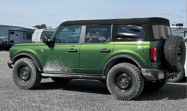 Ford Bronco Eruption Green's many colors Screen Shot 2022-03-18 at 3.25.12 PM