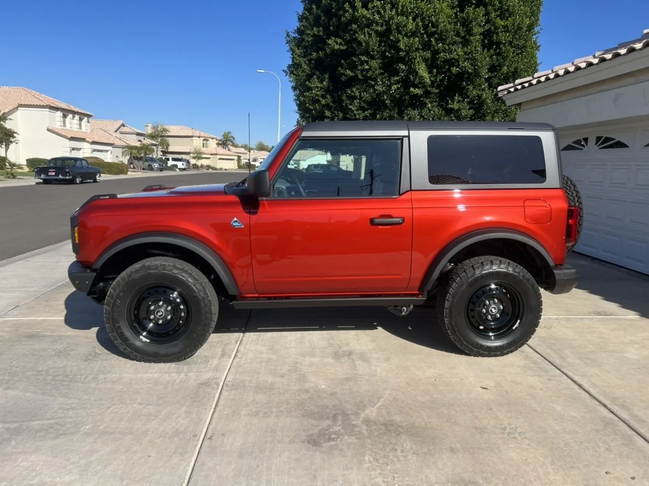 Ford Bronco HOT PEPPER RED Bronco Club D2FC39A2-1932-4DF7-BDB4-2B3921AA4EAA