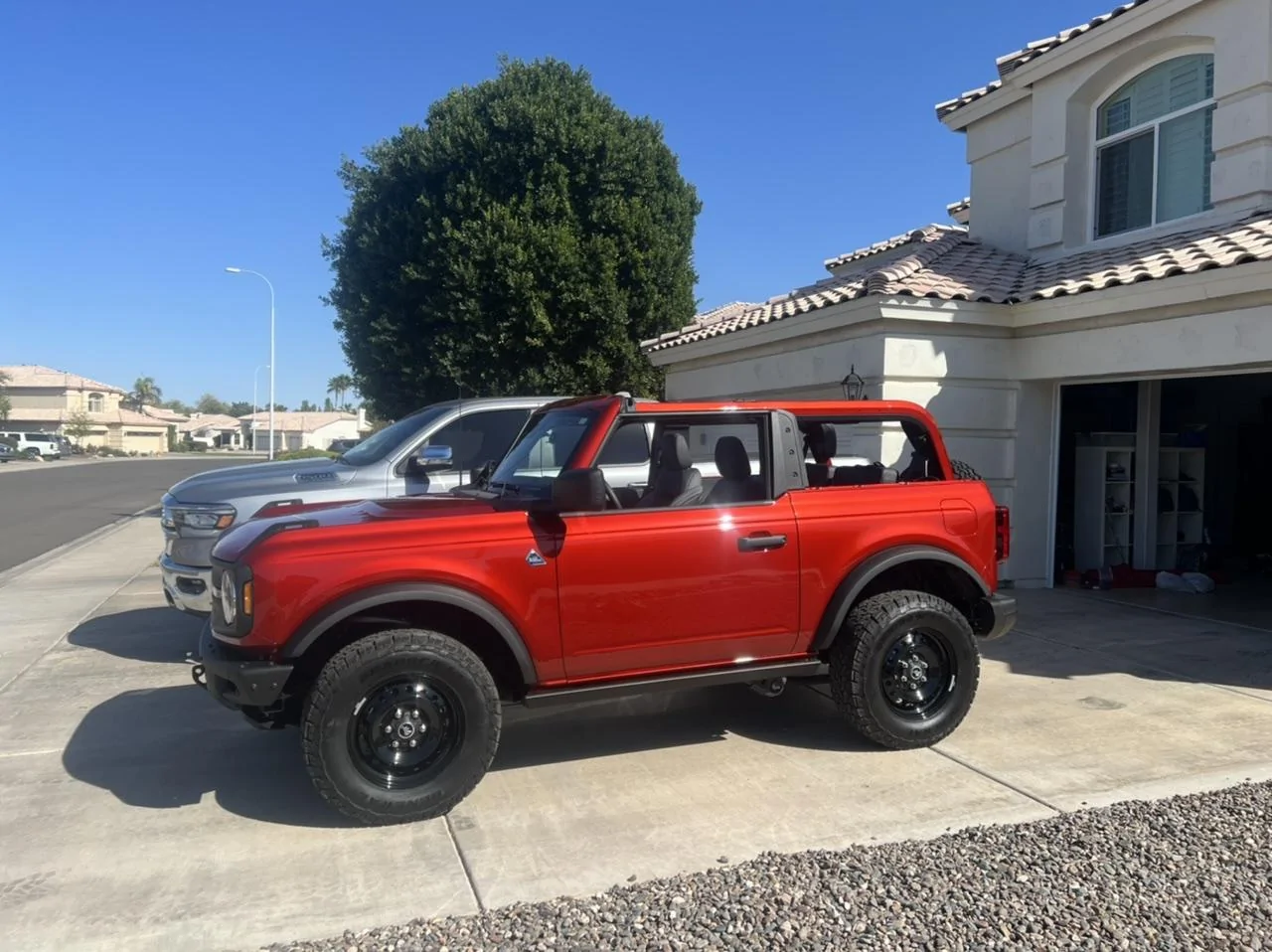 Ford Bronco HOT PEPPER RED Bronco Club 47268C63-8777-4CE0-96DF-2F1EF1609953