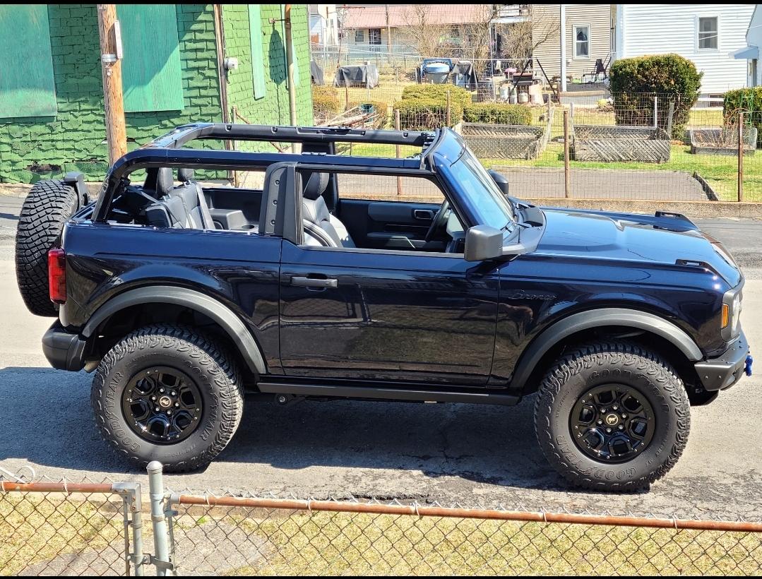 Ford Bronco Bronco Team 2 door. Screenshot_20220318-164517_Photos