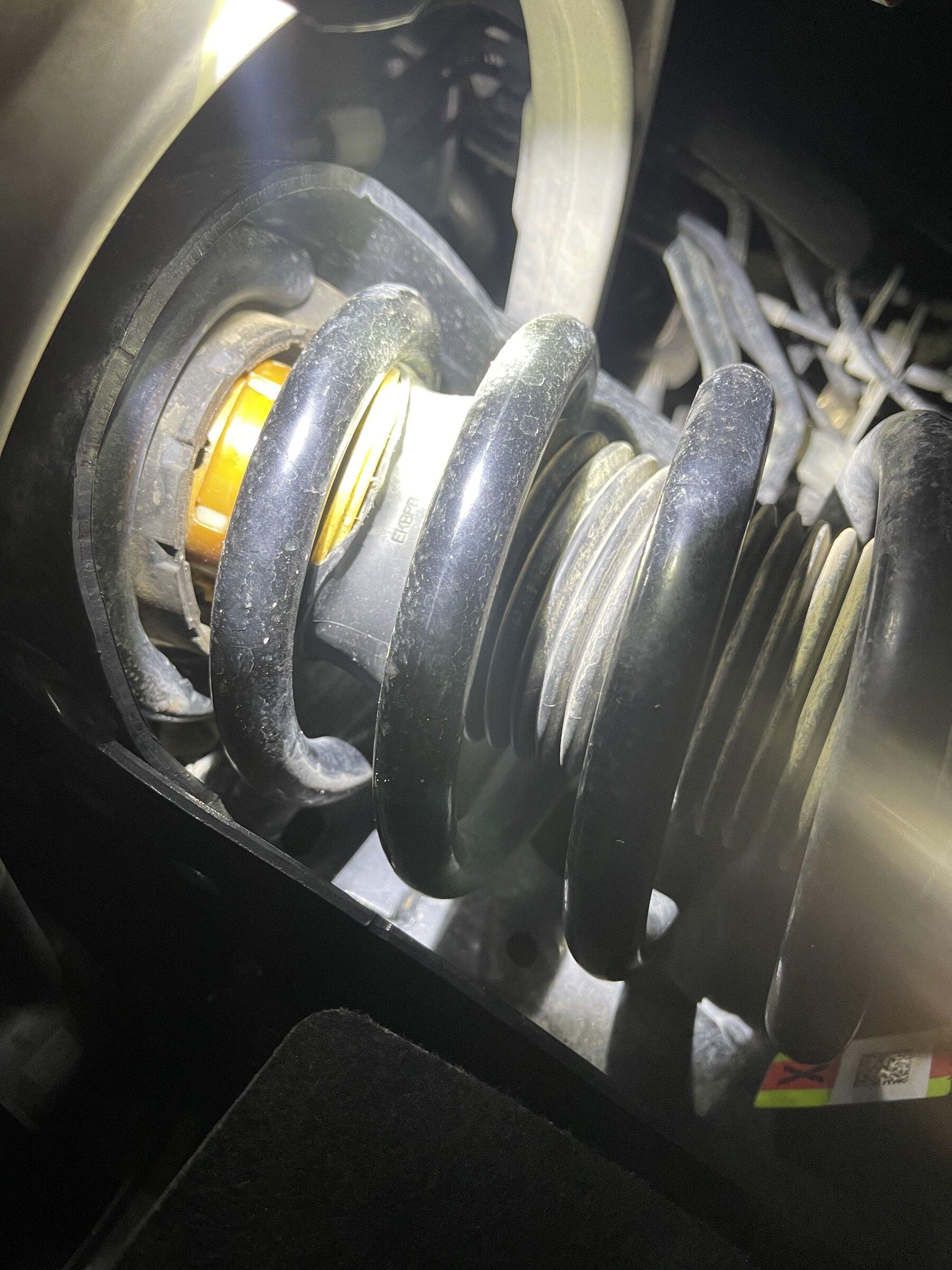 Ford Bronco Bronco Bilstein front shocks is breaking apart 0393D231-17CD-40C5-970E-E341825F67AC