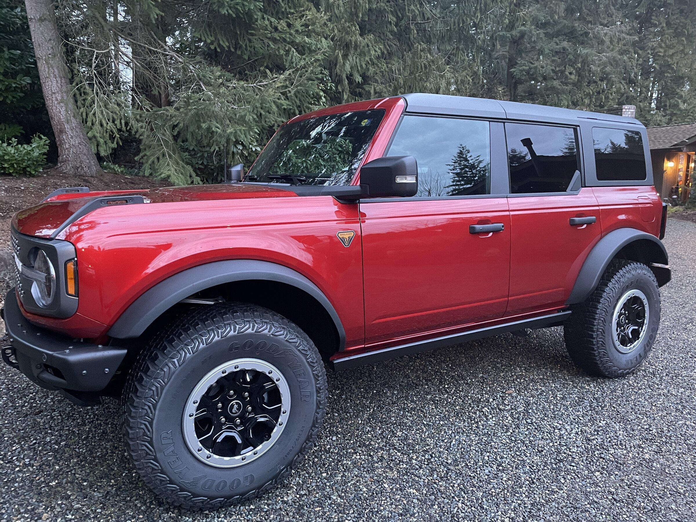 Ford Bronco HOT PEPPER RED Bronco Club DE5F95C0-3311-49DE-8797-28D19B042945