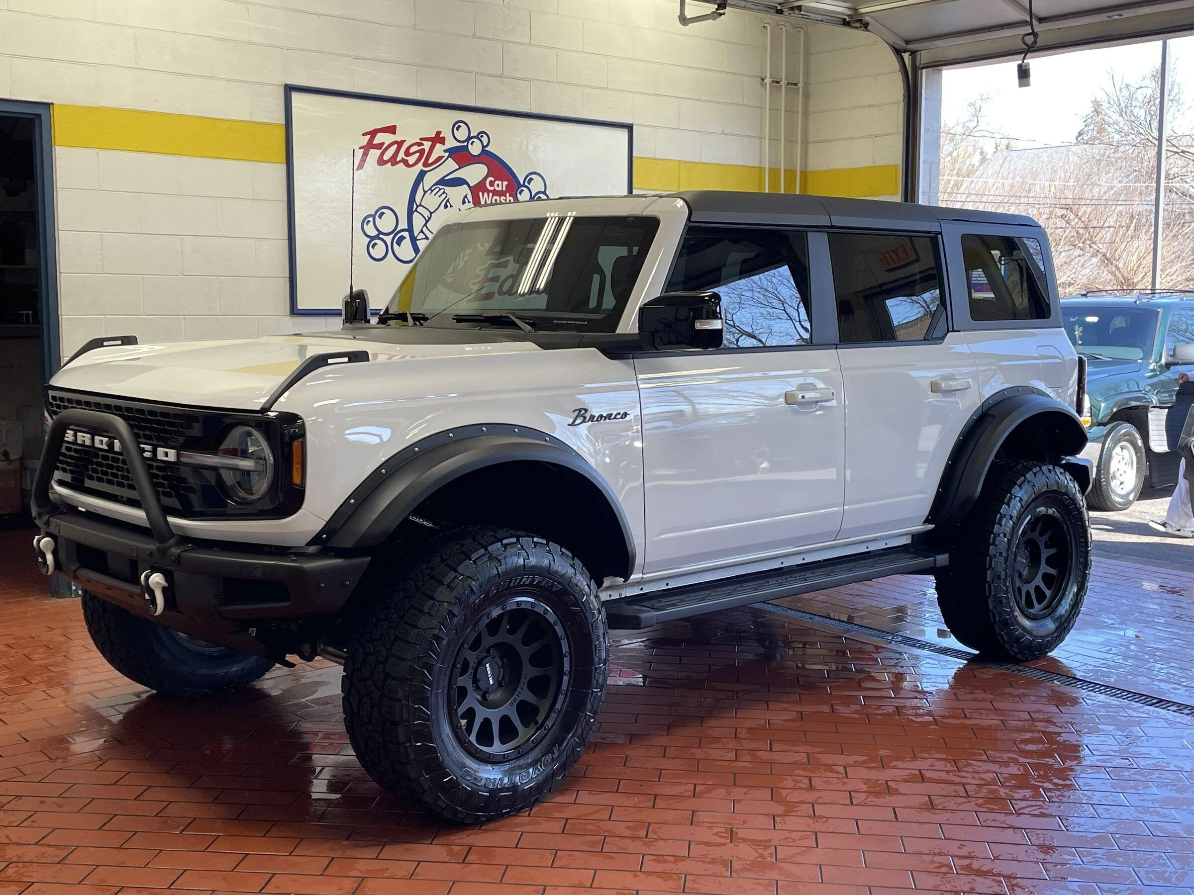 Ford Bronco Old School-New School 617ABEE6-36D5-442A-B874-2F0C7525EA51