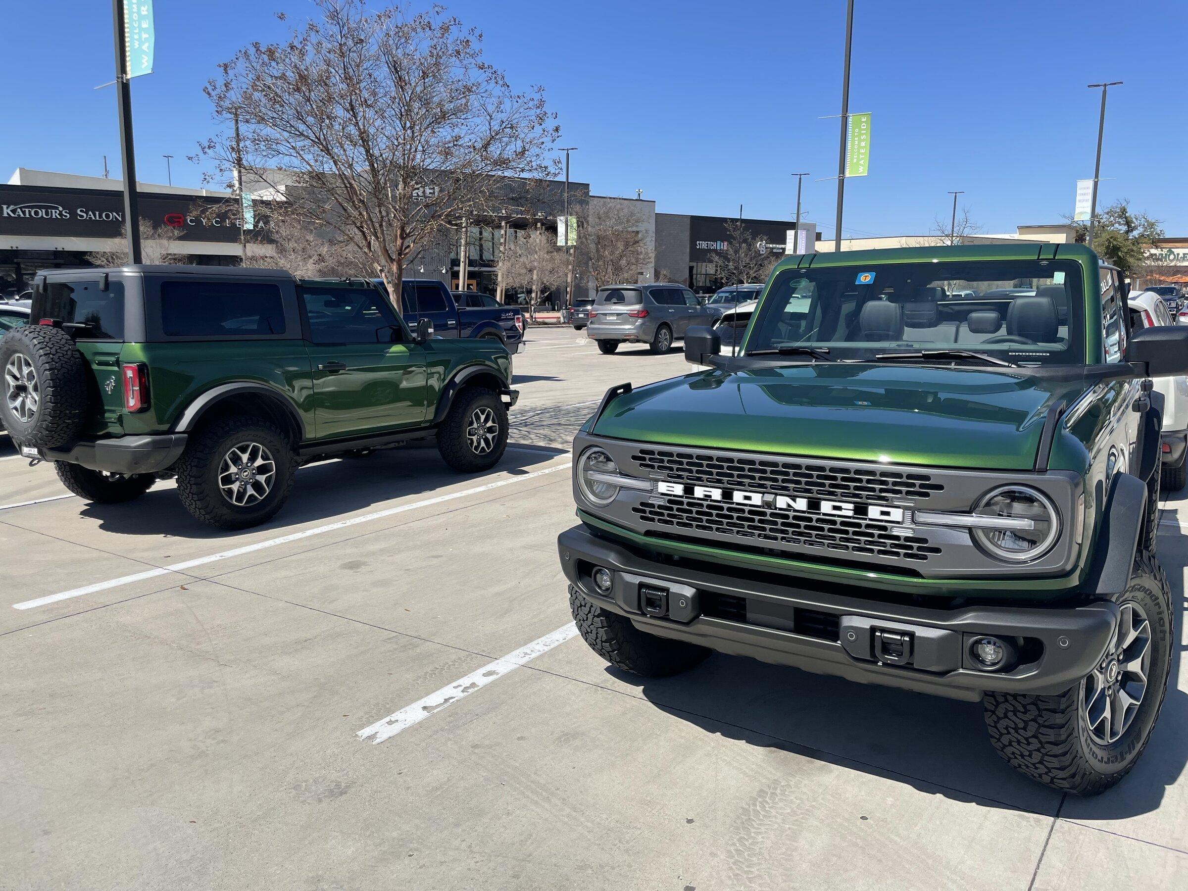 Ford Bronco ERUPTION GREEN Bronco Club 424F2CBD-EB89-4F6A-9A0E-5A3B9D4A9016