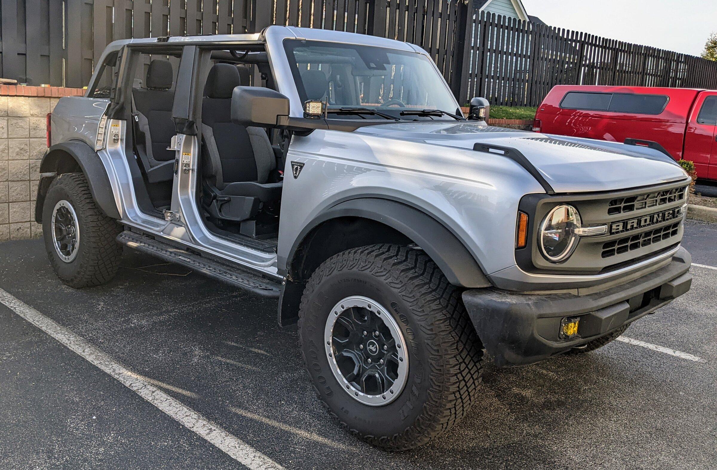 Ford Bronco ICONIC SILVER Bronco Club PXL_20220320_215657212.MP