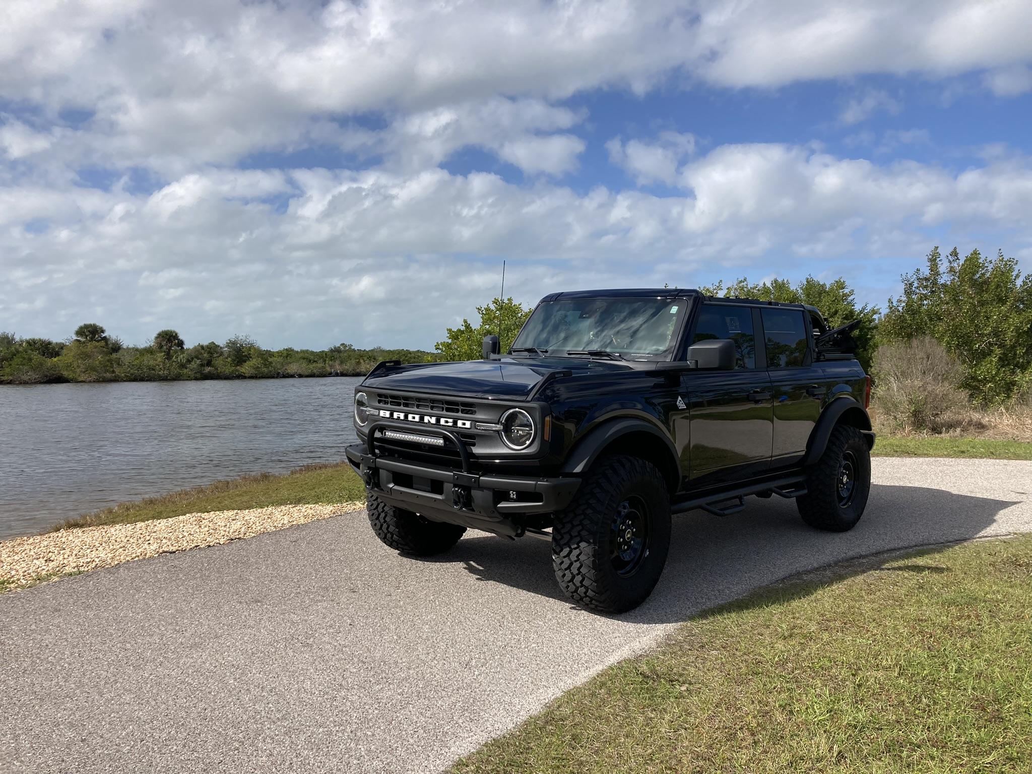 Ford Bronco SHADOW BLACK Bronco Club D2C5B912-B016-47DA-89C8-D3DC6A55891A
