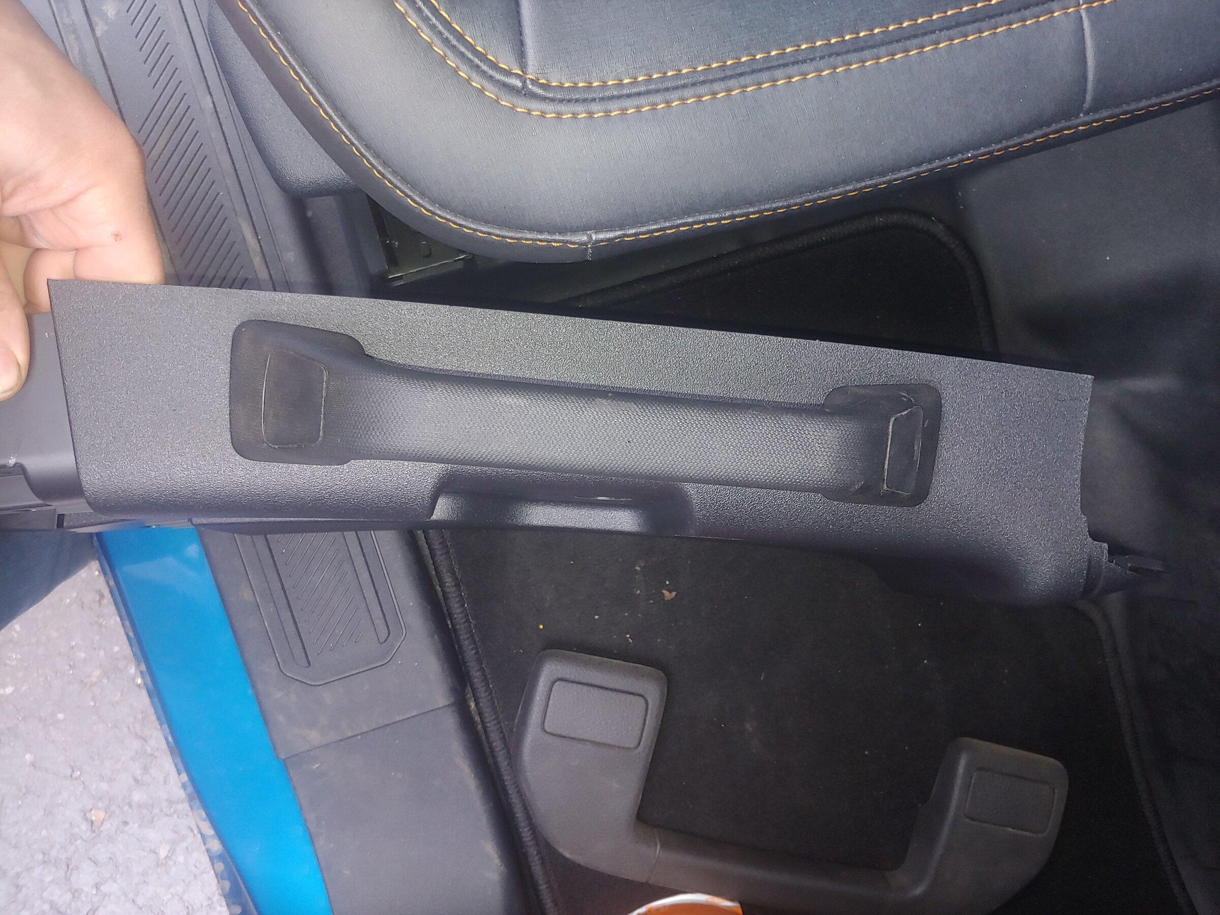 Ford Bronco Adding a grab handle to 2dr B pillar 20220321_163819_HDR