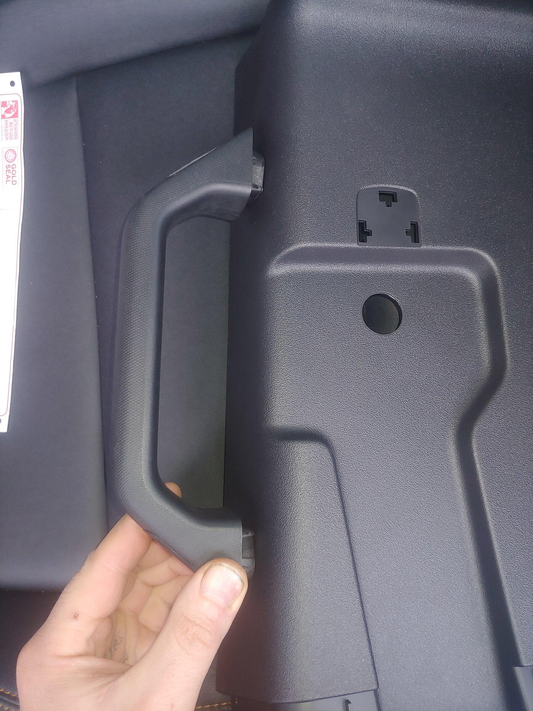 Ford Bronco Adding a grab handle to 2dr B pillar 20220321_163735_HDR