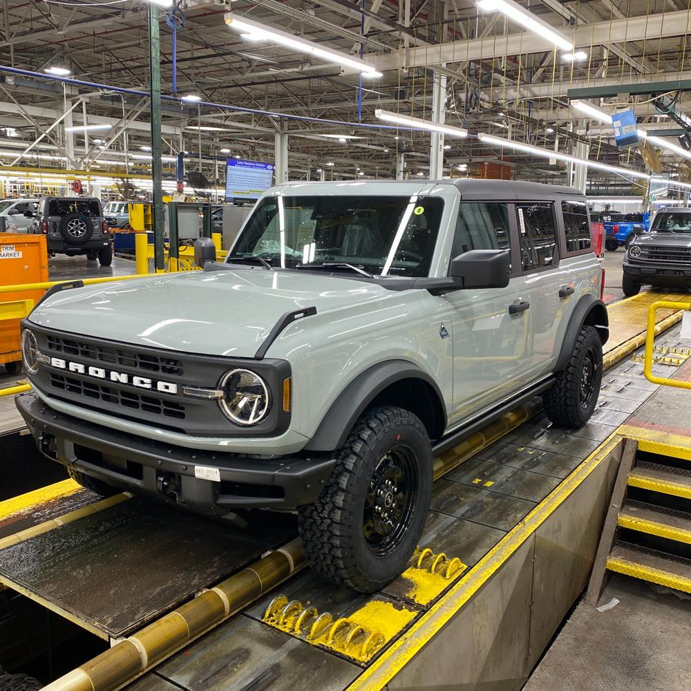 Ford Bronco 4-door Black Diamond build bronco-pic