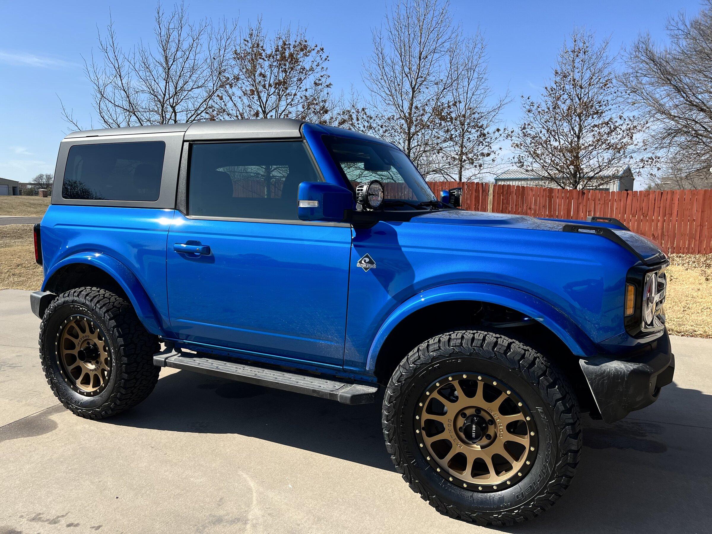 Ford Bronco 2dr Outerbanks Velocity Blue 53FAEFDC-3166-48BD-A013-D5ACD7F11B4B