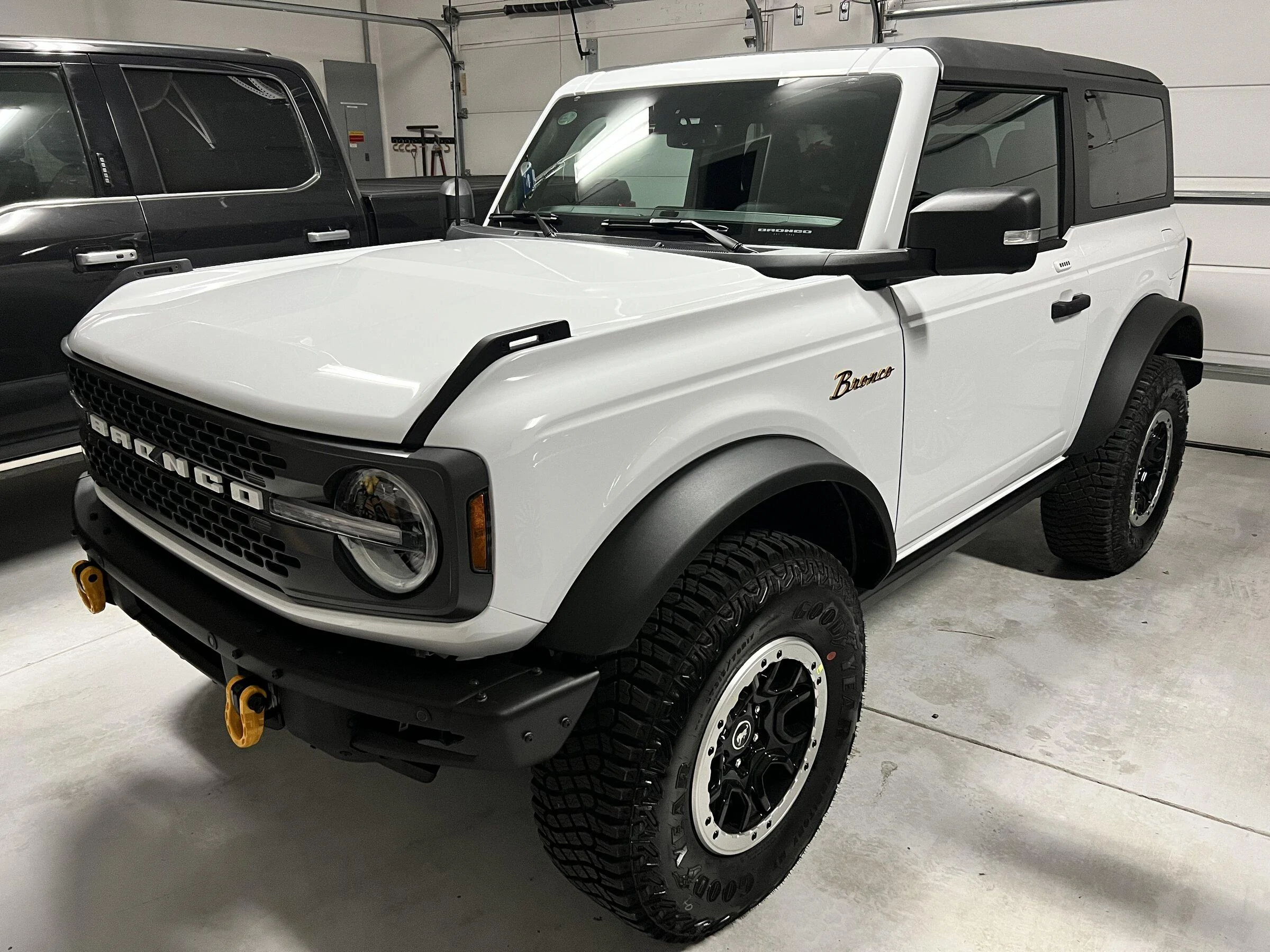 Ford Bronco OXFORD WHITE Bronco Club 6B60A6CF-DA73-4908-A7AE-53577EB17563