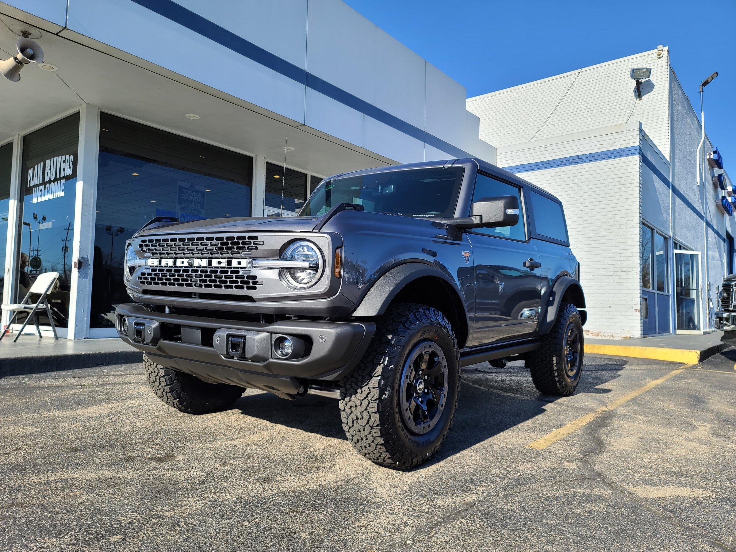 Ford Bronco 2dr manual badlands 20220302_154351