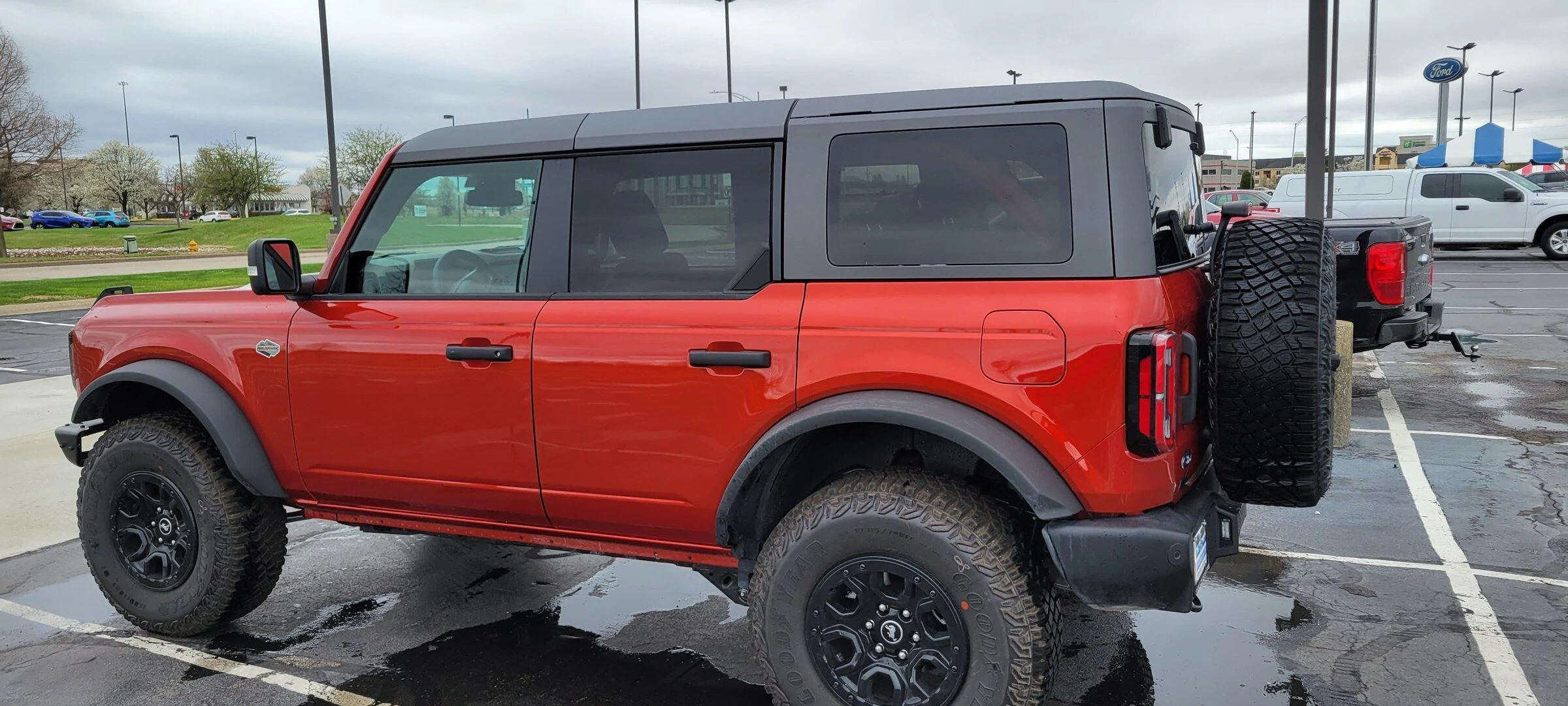 Ford Bronco HOT PEPPER RED Bronco Club wt