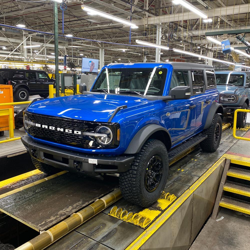 Ford Bronco VELOCITY BLUE Bronco Club 1648064333669