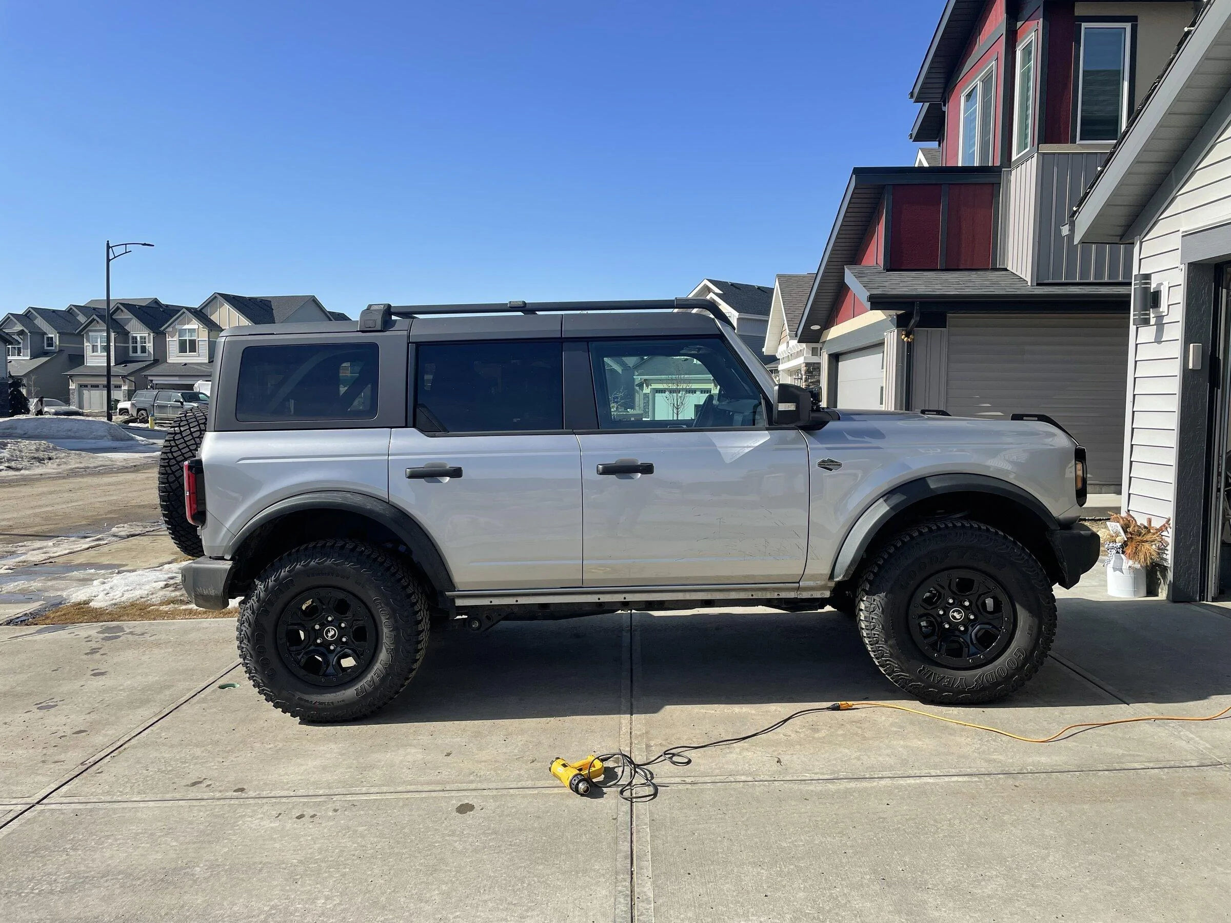 Ford Bronco ICONIC SILVER Bronco Club 12908BEF-CB47-4E6E-BCEF-E389B6511FCC