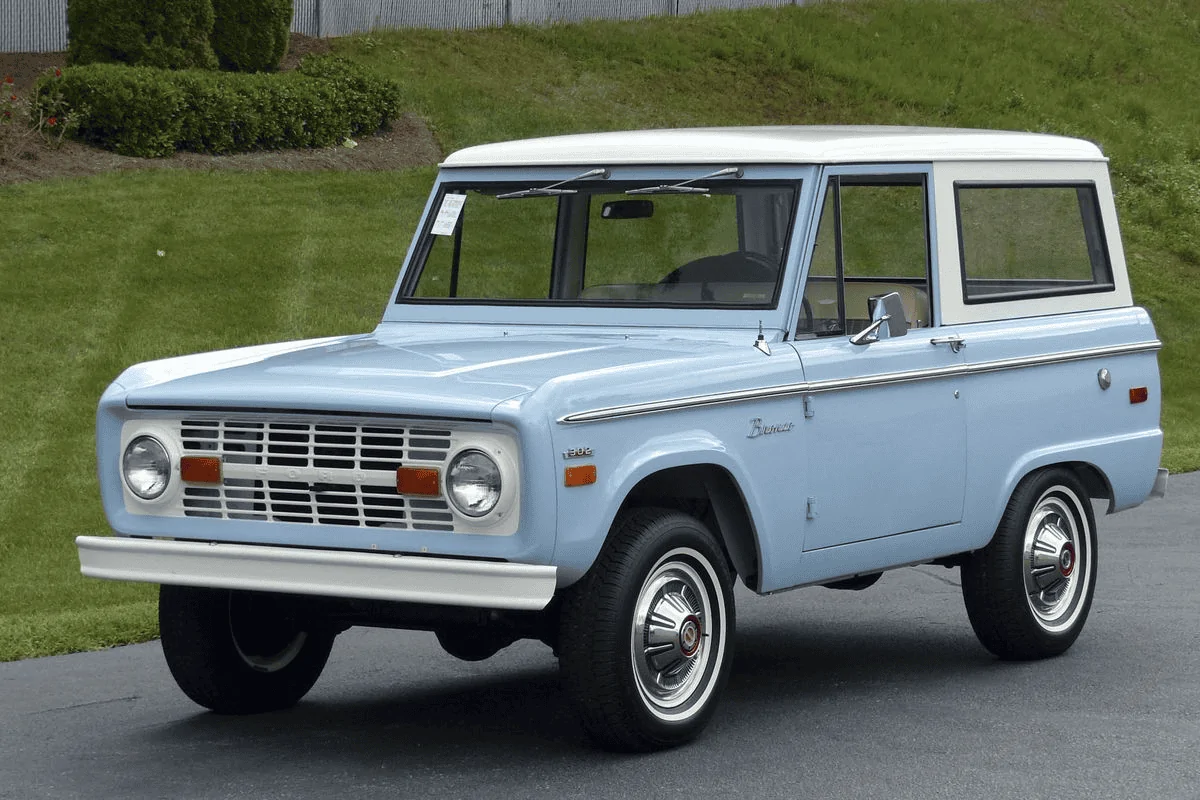 Ford Bronco White top. Why? 1598559973595