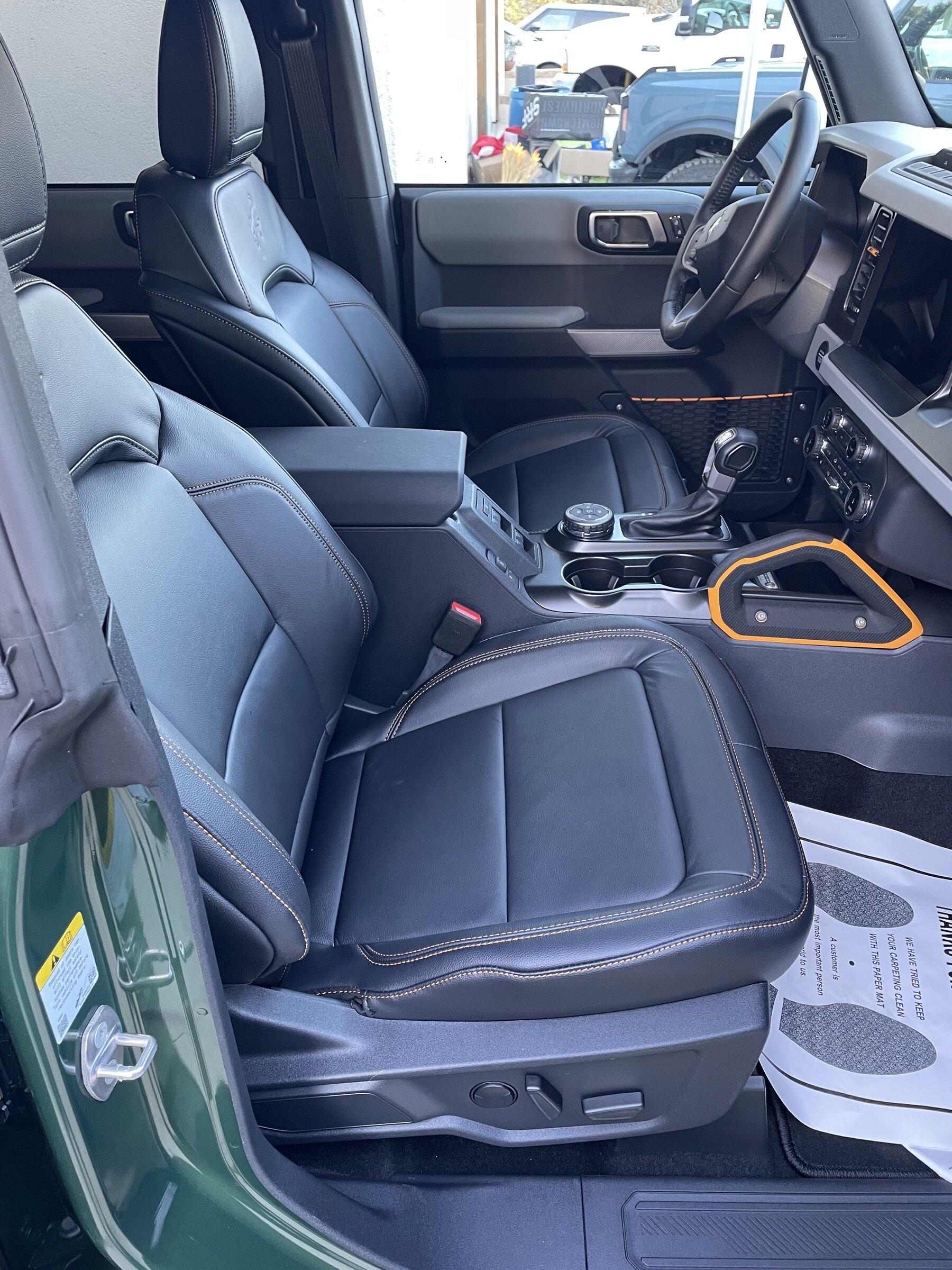 Ford Bronco 2022 Badlands 4dr Sasquatch B6F518D4-675B-448C-A42C-0C88D1B21F6E
