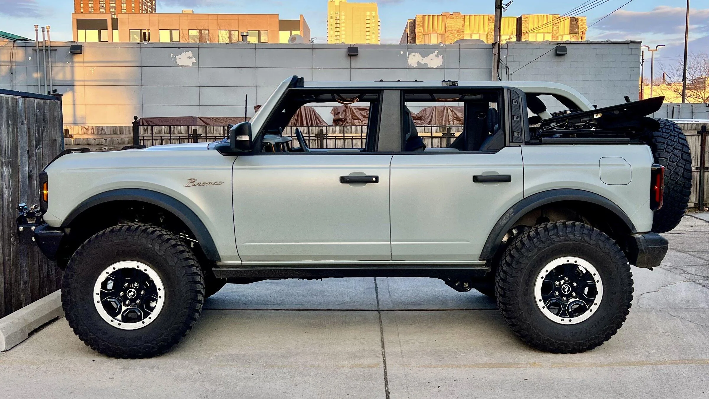 Ford Bronco CACTUS GRAY Bronco Club 8B4891D0-370B-4BE7-B1CD-BE76B1621D9A