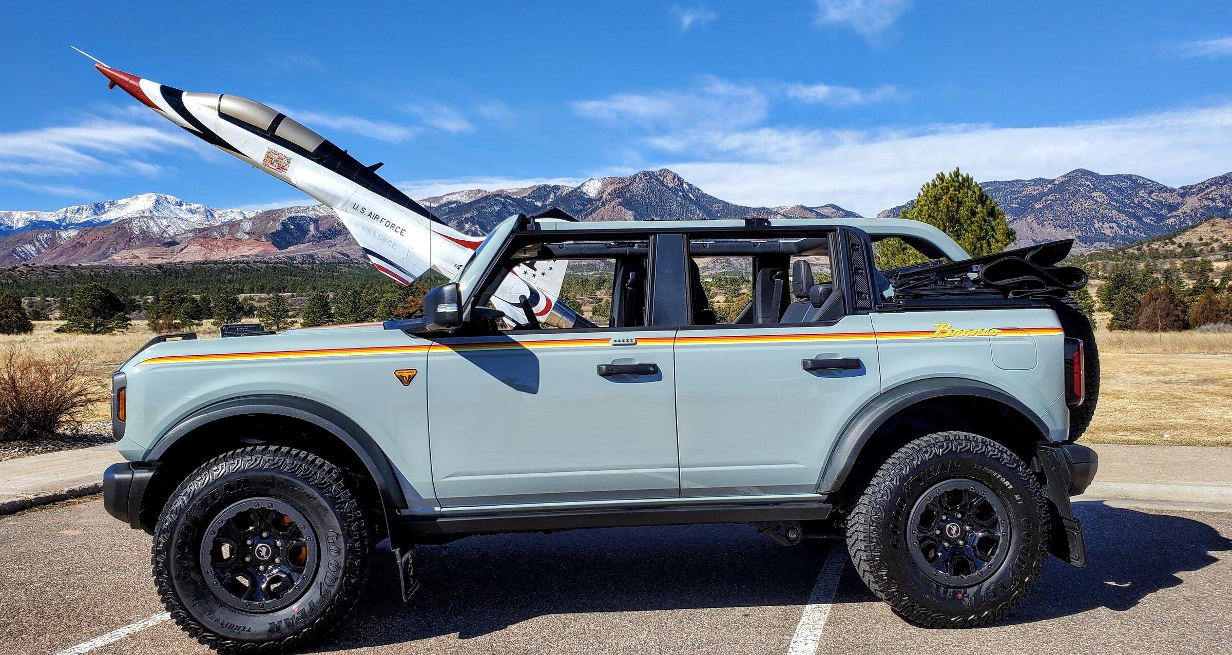 Ford Bronco Cactus Grey Retro Stripes & More 20220324_103841