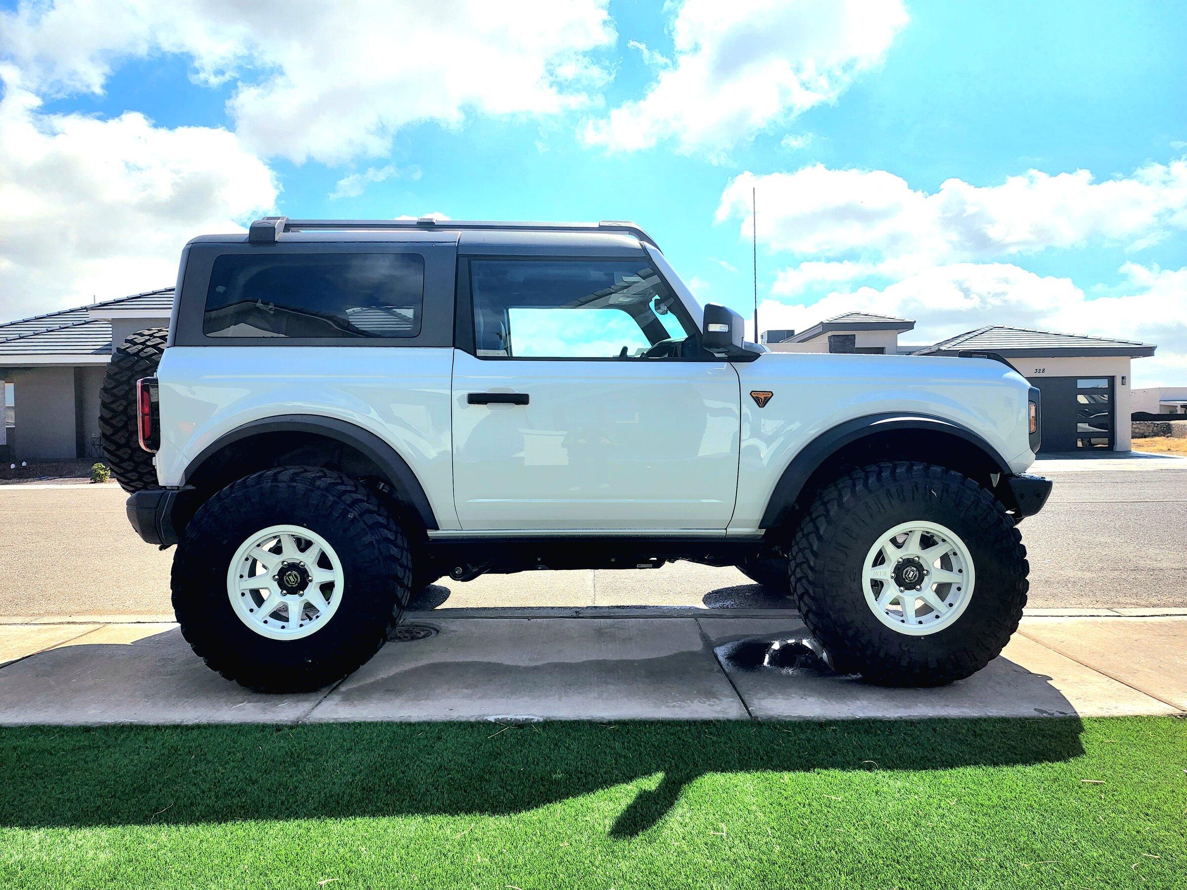Ford Bronco 2022 Badlands 2-Door on 37's and White Beadlocks 20220311_130722-