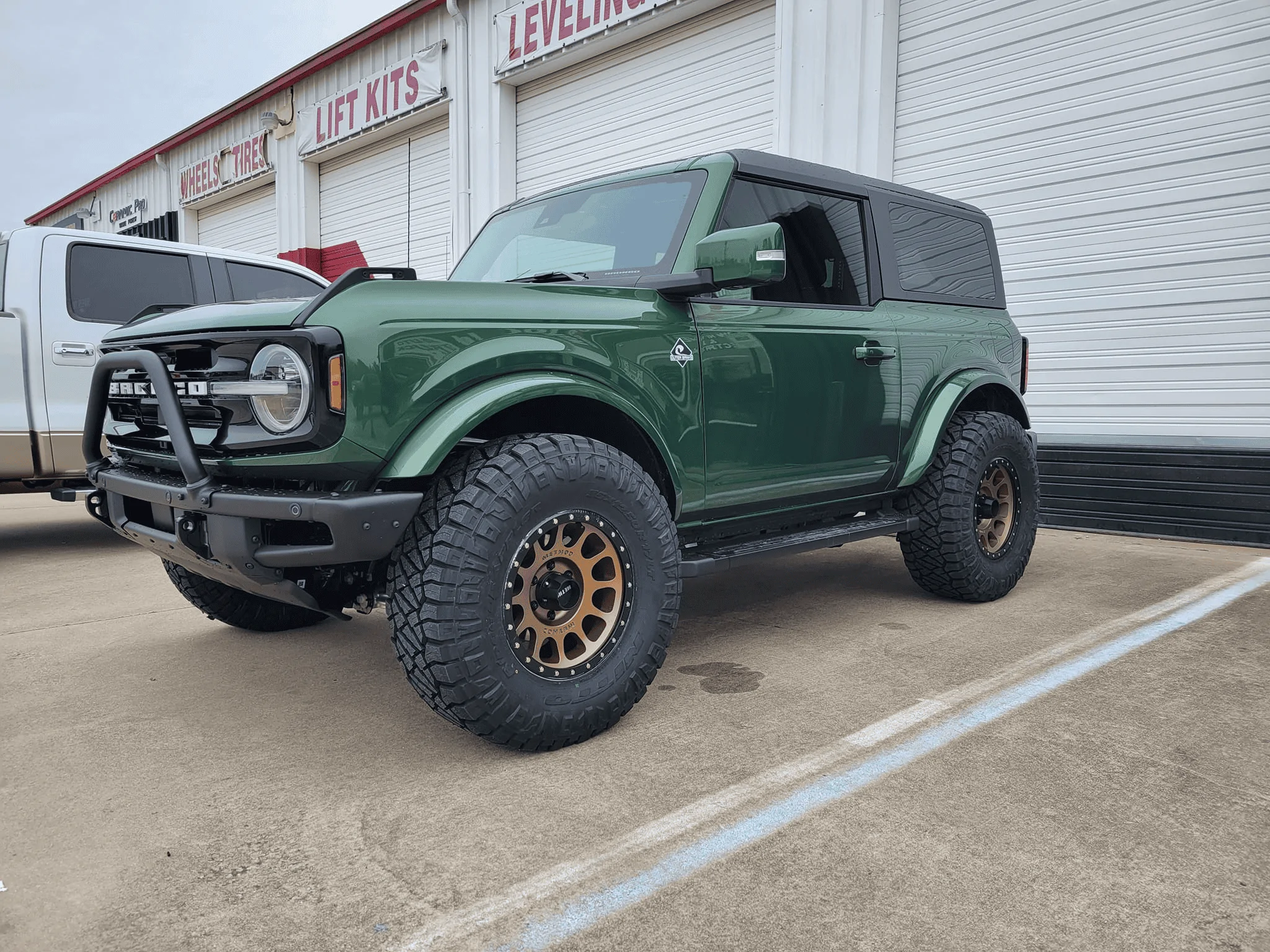 Ford Bronco PHOTO REQUEST: black bronco with black method 703s 1648159274753