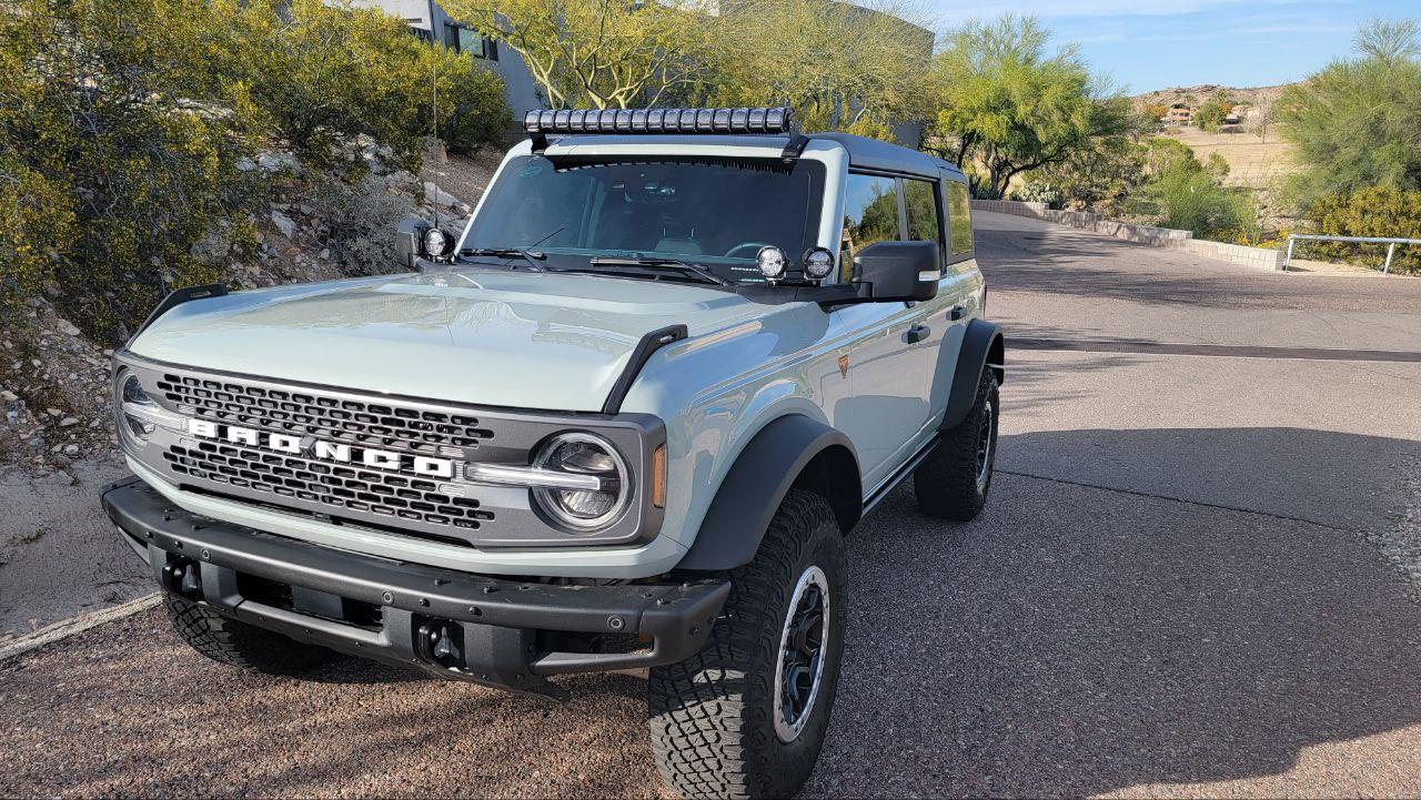Ford Bronco Off road light bar placement photo_2022-03-25_16-43-42